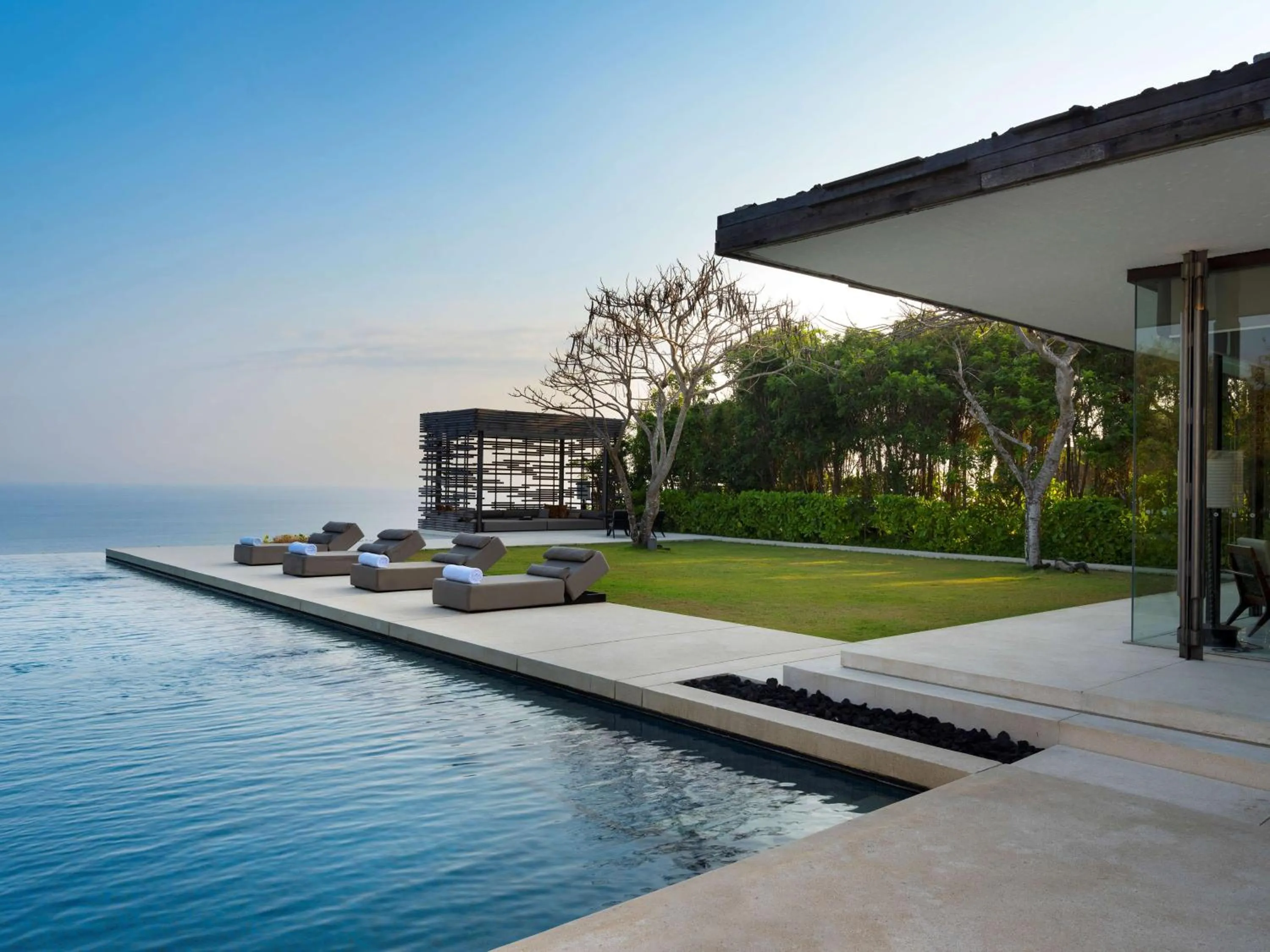 Photo of the whole room in Alila Villas Uluwatu