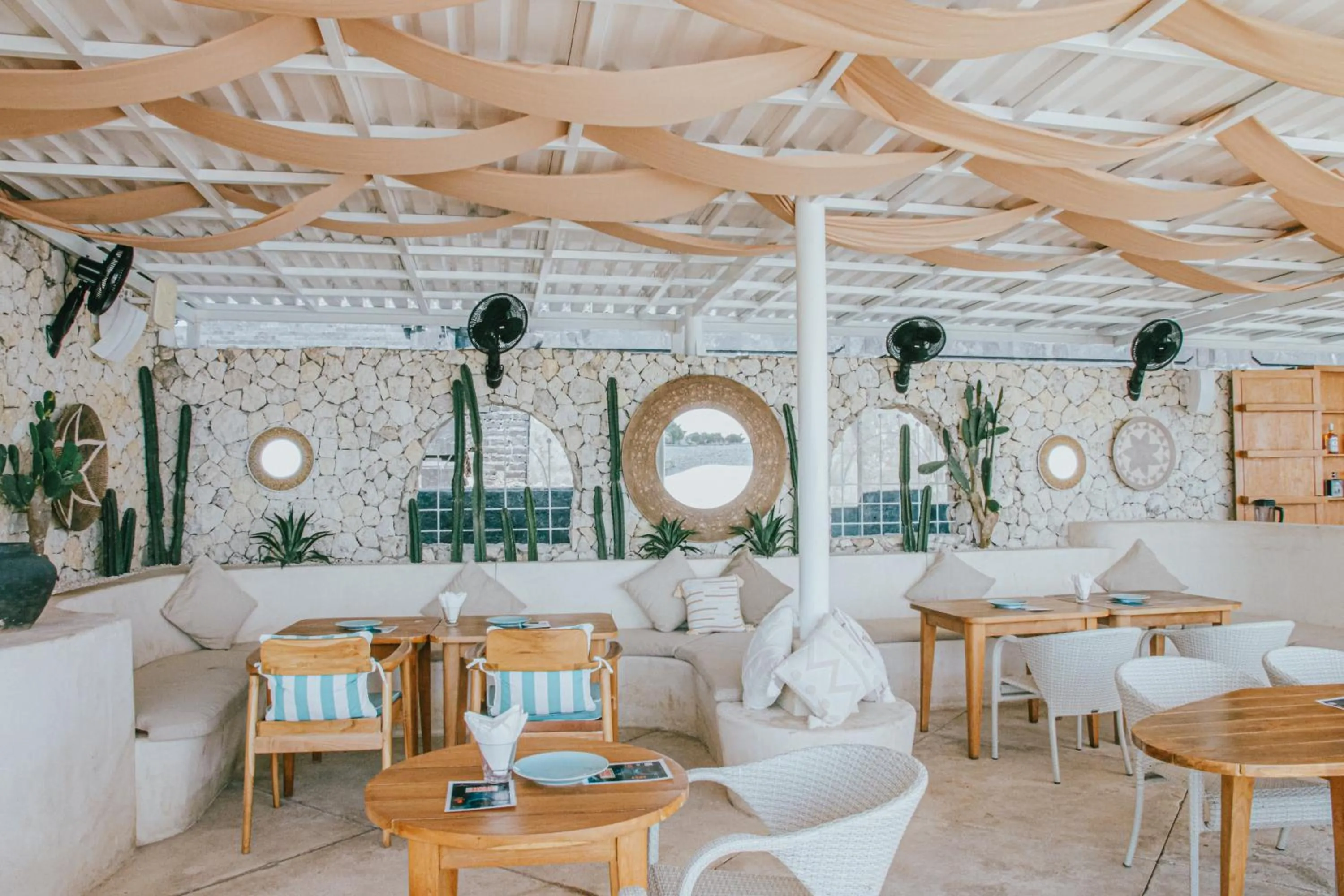 Restaurant/places to eat in Karma Kandara