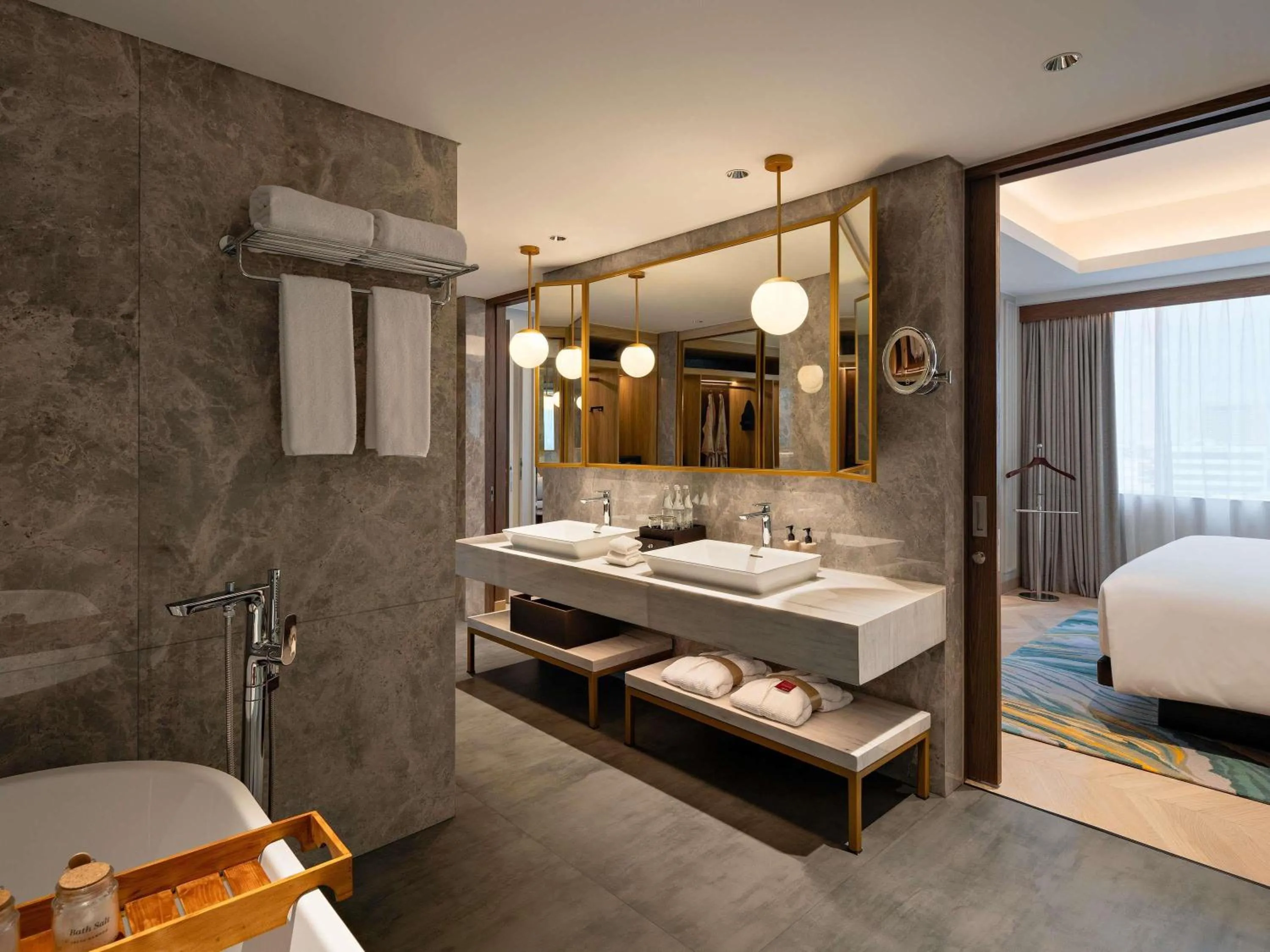 Bedroom, Bed in Mövenpick Hotel Jakarta City Centre