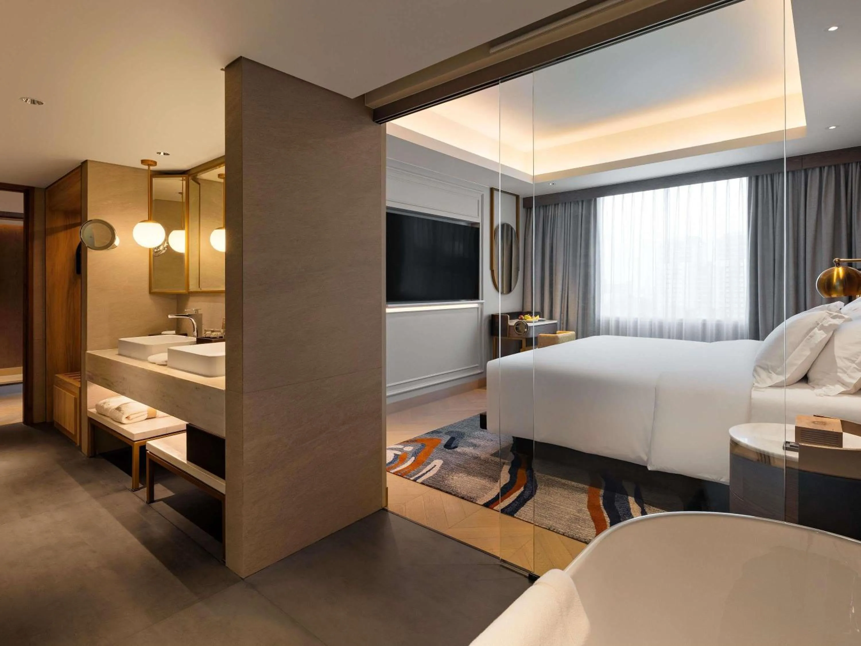 Bedroom, Bed in Mövenpick Hotel Jakarta City Centre