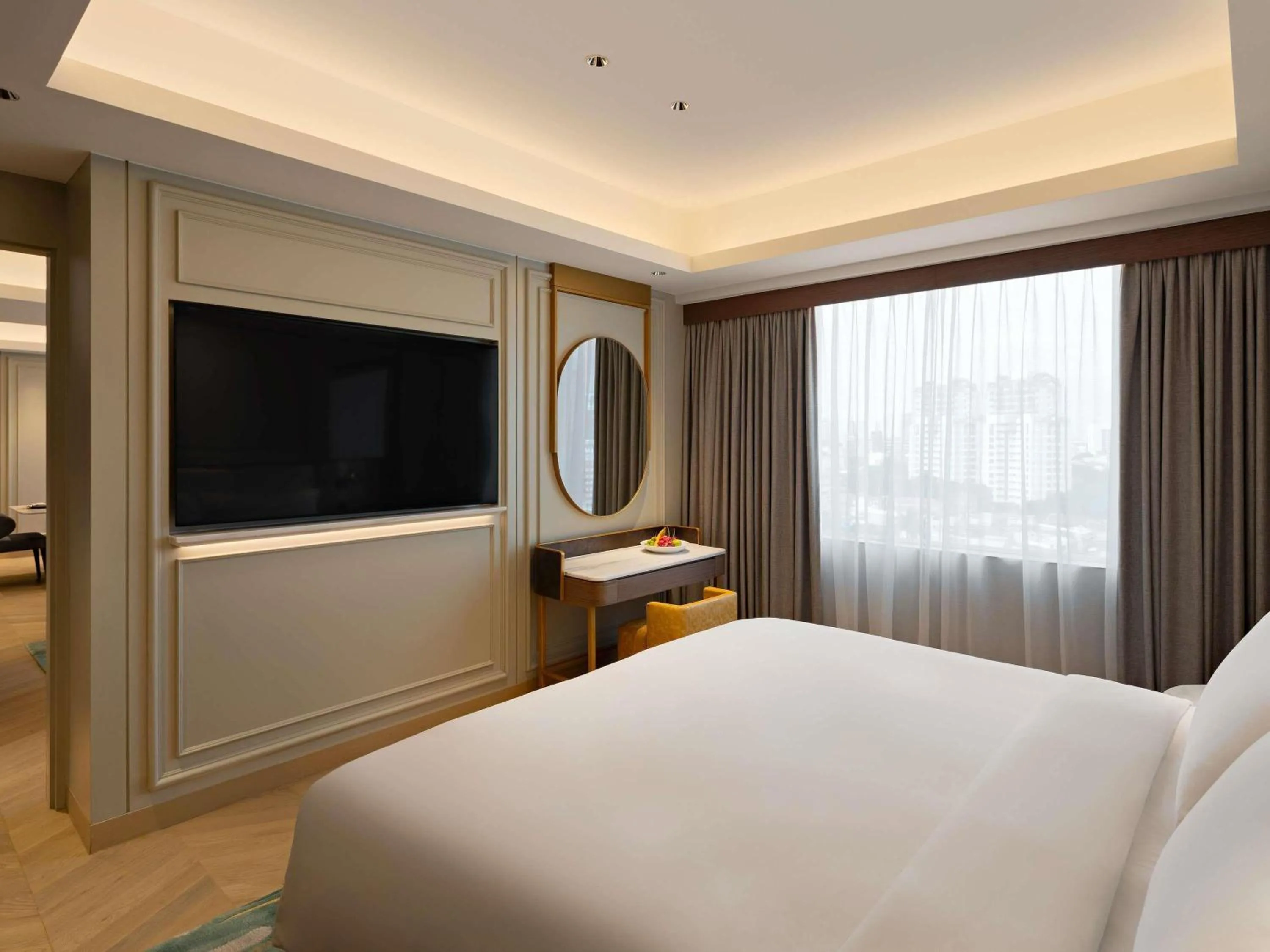 Bedroom, Bed in Mövenpick Hotel Jakarta City Centre