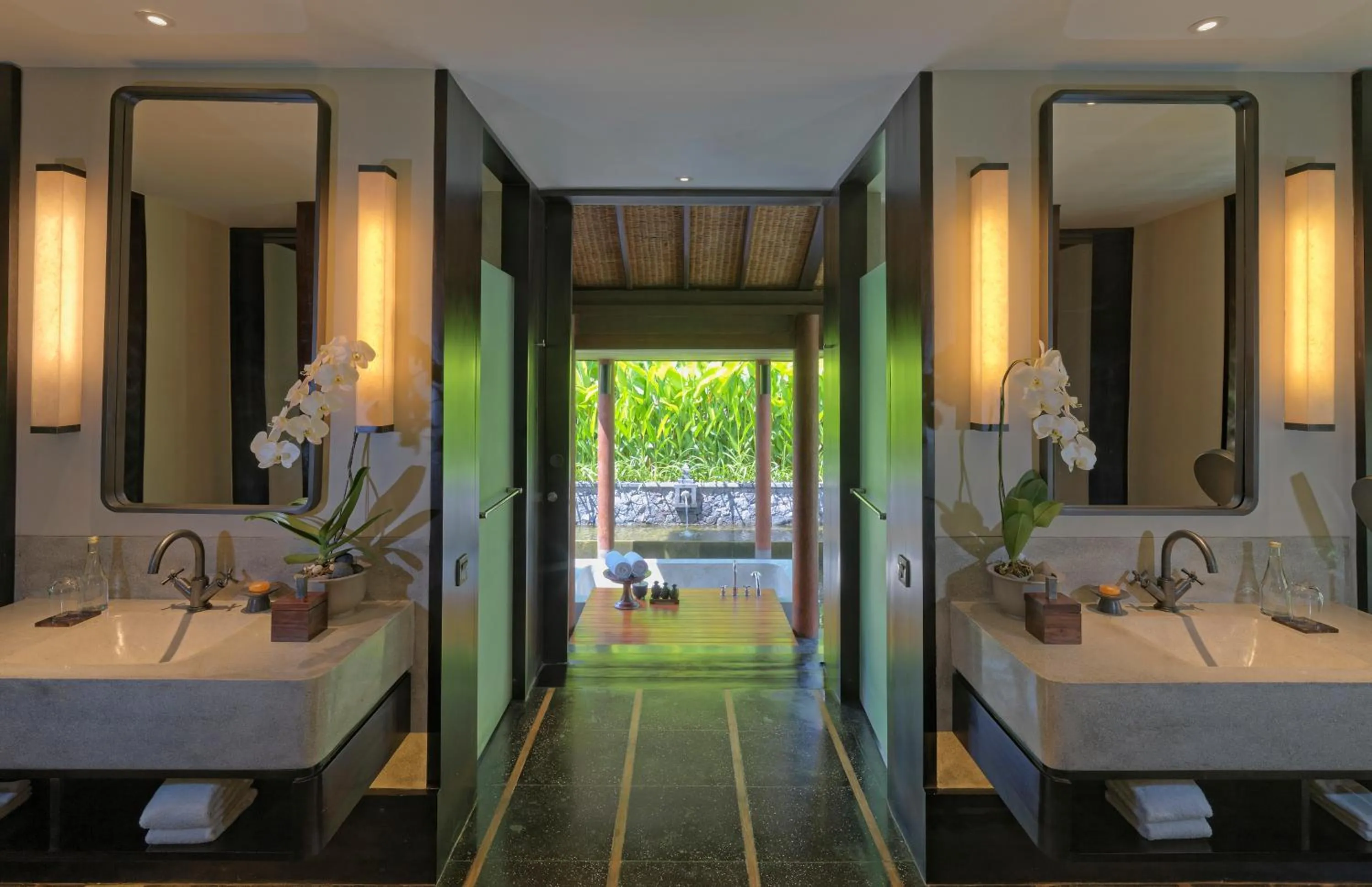 Bathroom, Bed in The Legian Seminyak, Bali