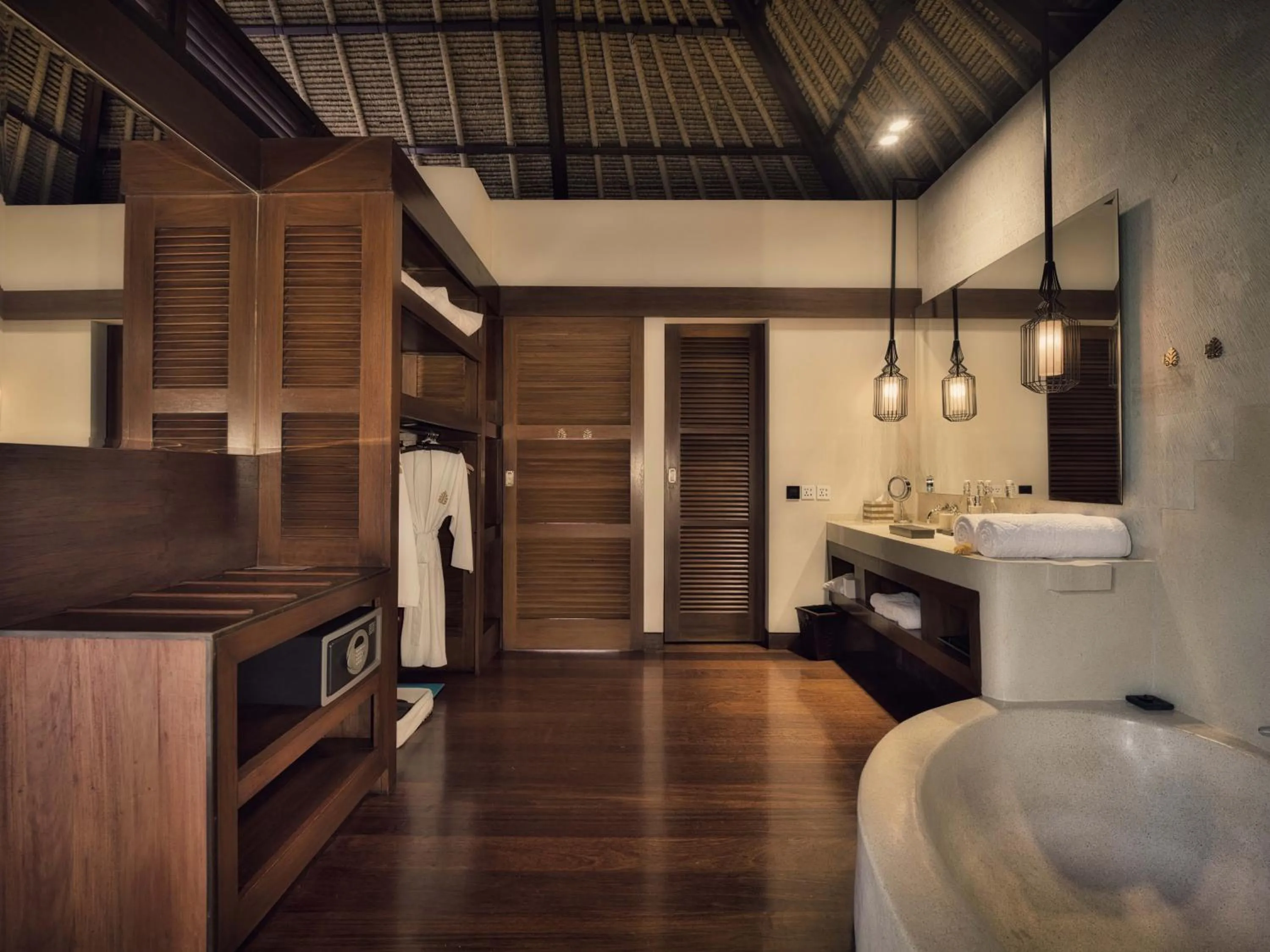 Bathroom, Bed in Hanging Gardens of Bali