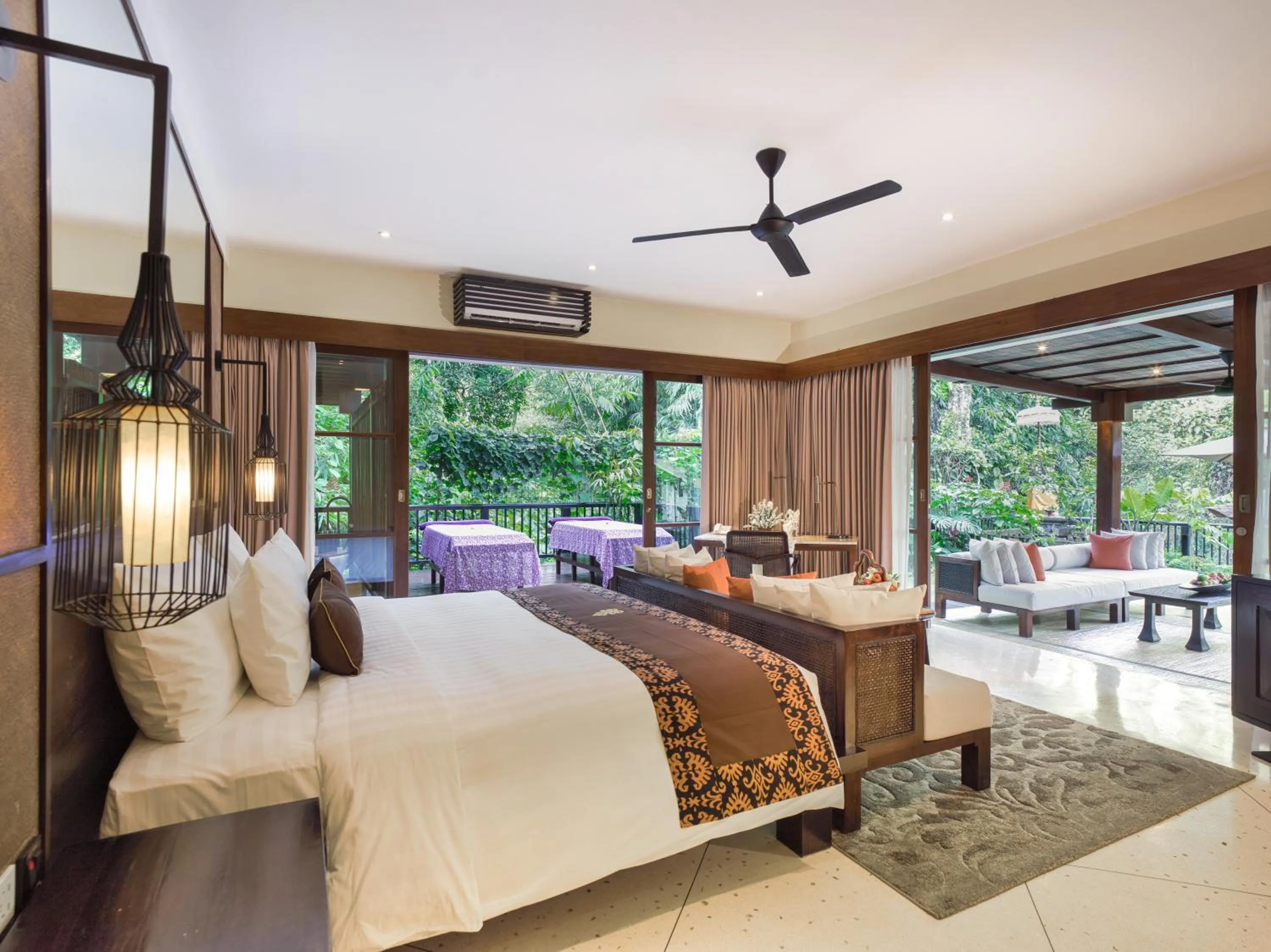 Bed in Hanging Gardens of Bali