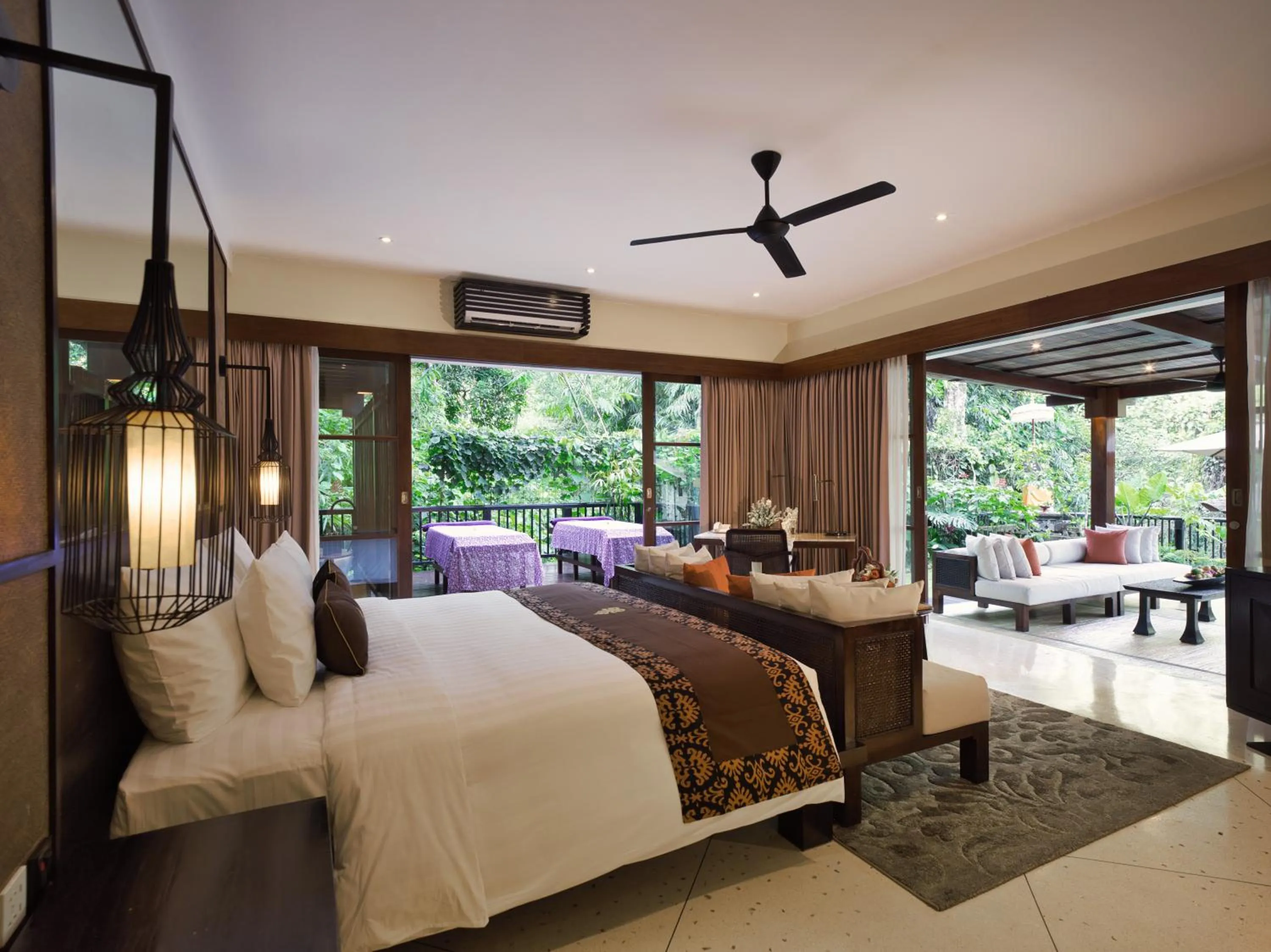 Bedroom, Bed in Hanging Gardens of Bali