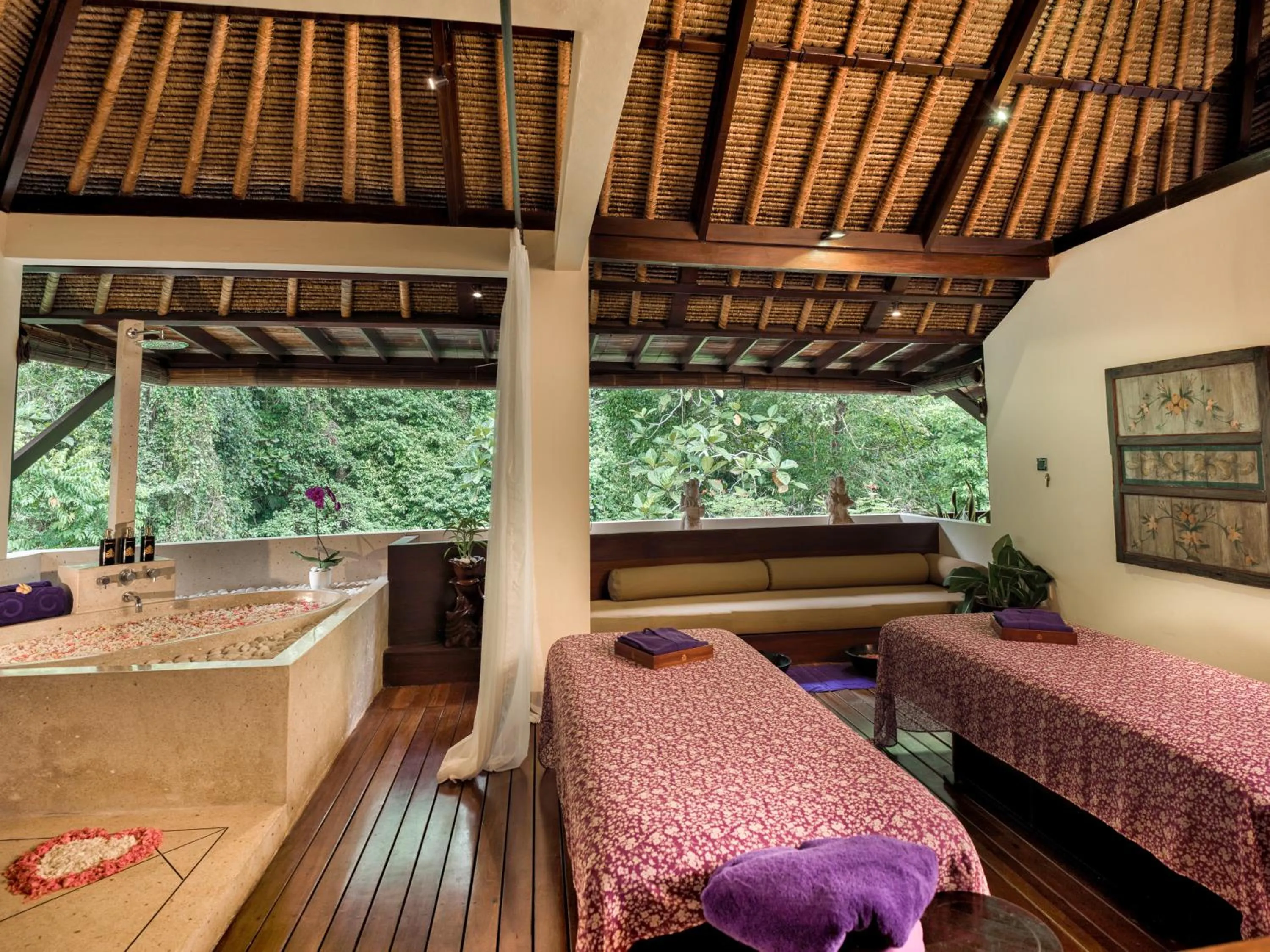 Activities, Bed in Hanging Gardens of Bali