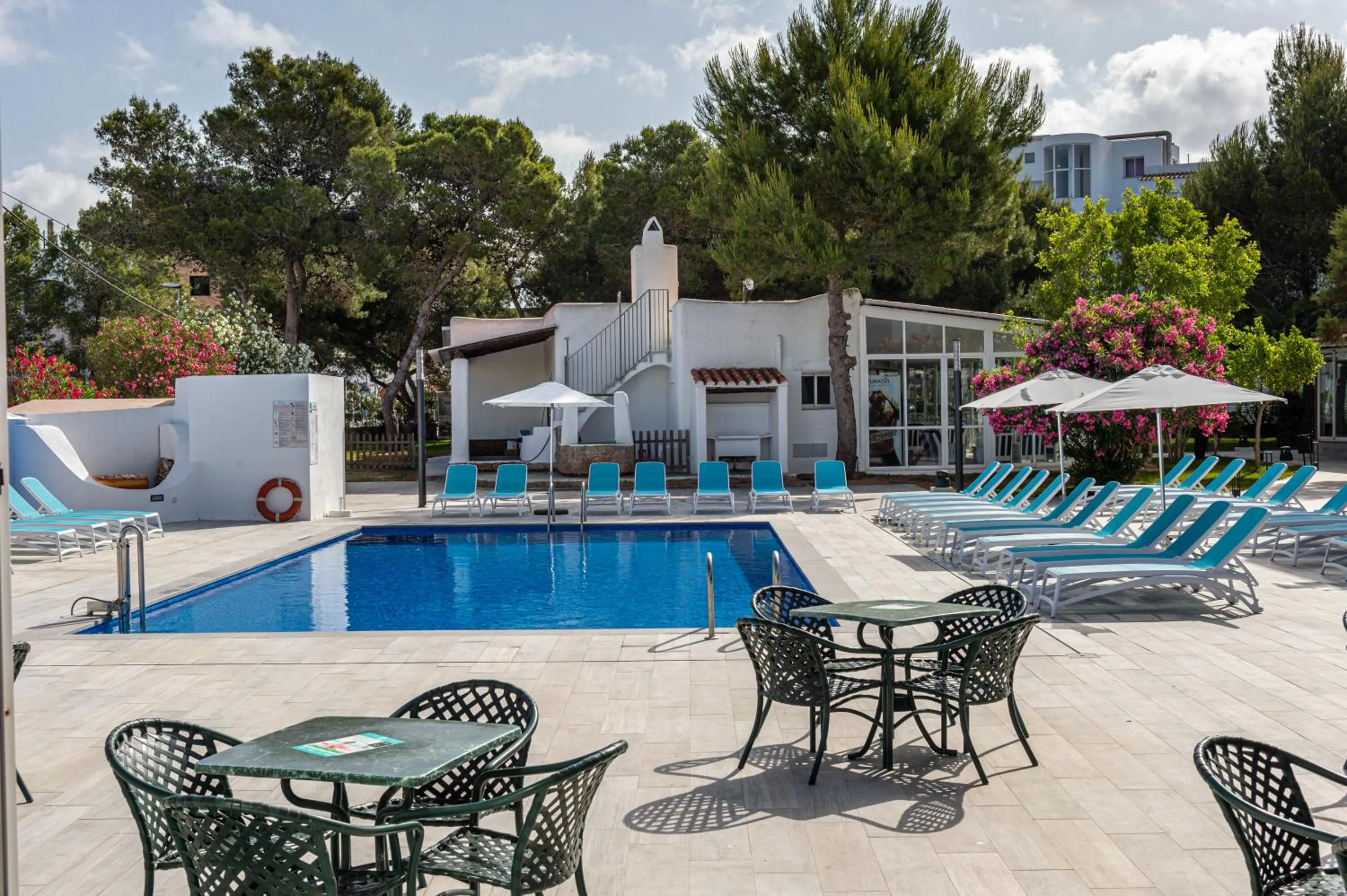 Swimming pool in Aparthotel Vibra Club Maritim