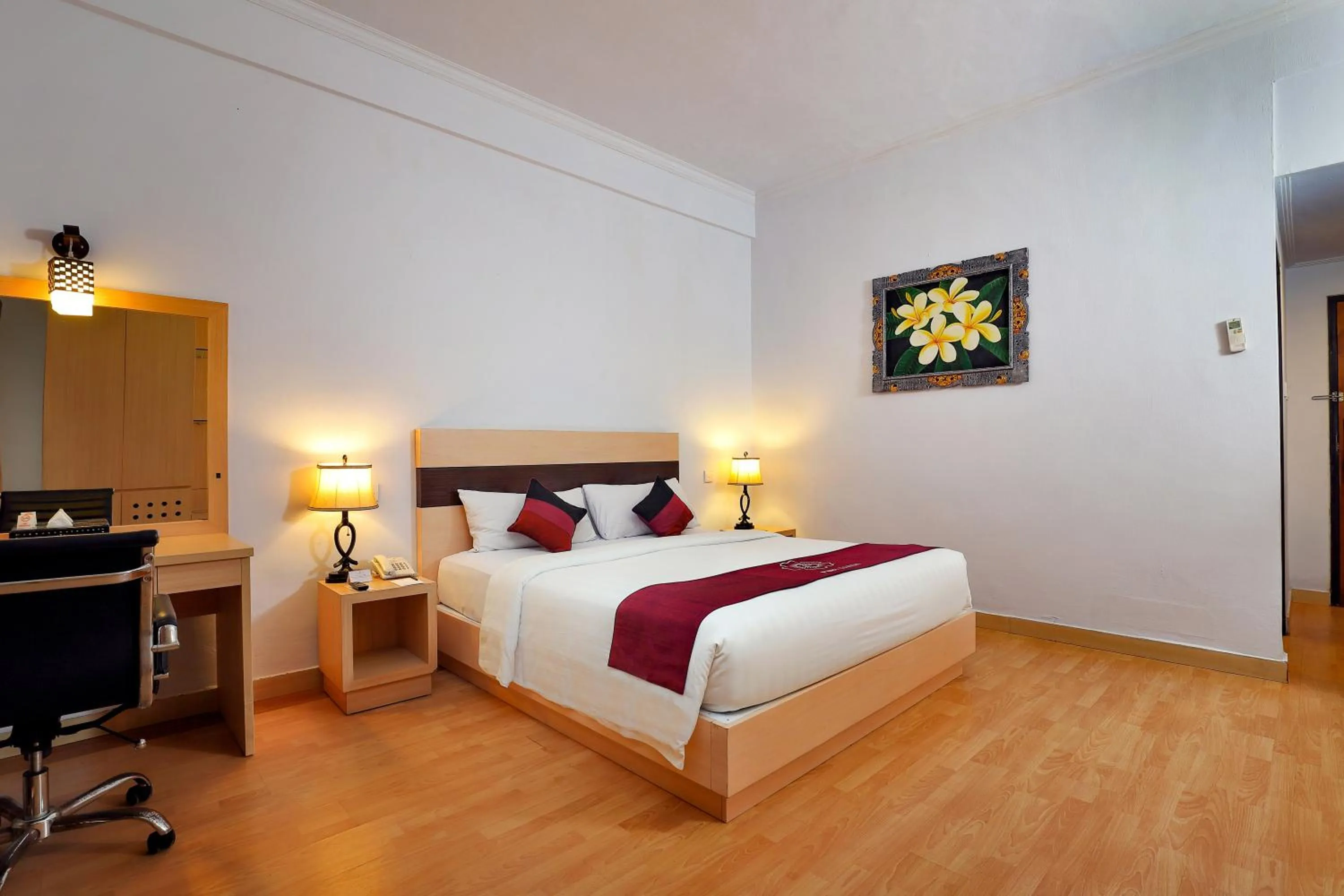 Bedroom, Bed in Puri Saron Hotel Seminyak