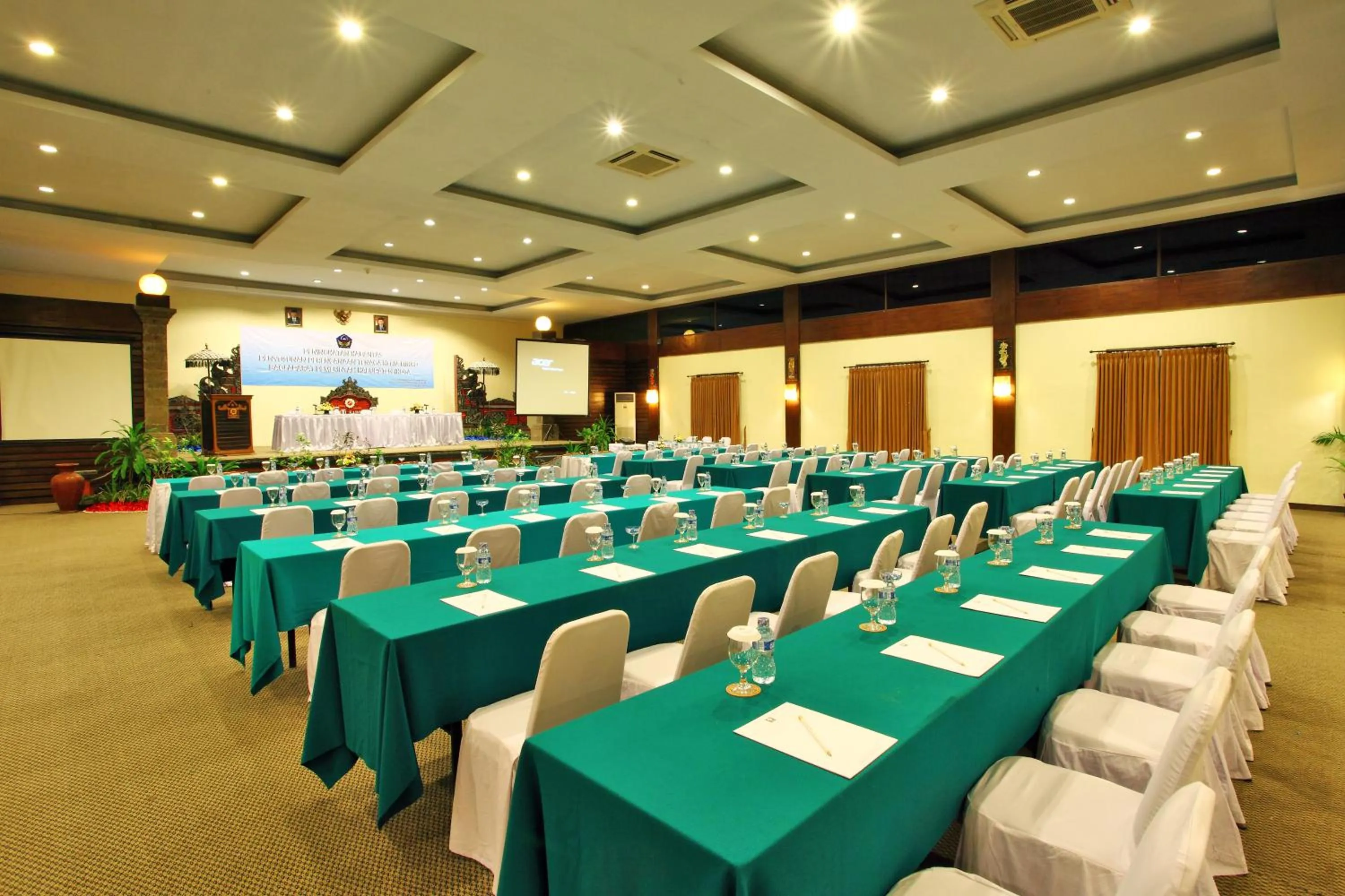 Business facilities in Puri Saron Hotel Seminyak