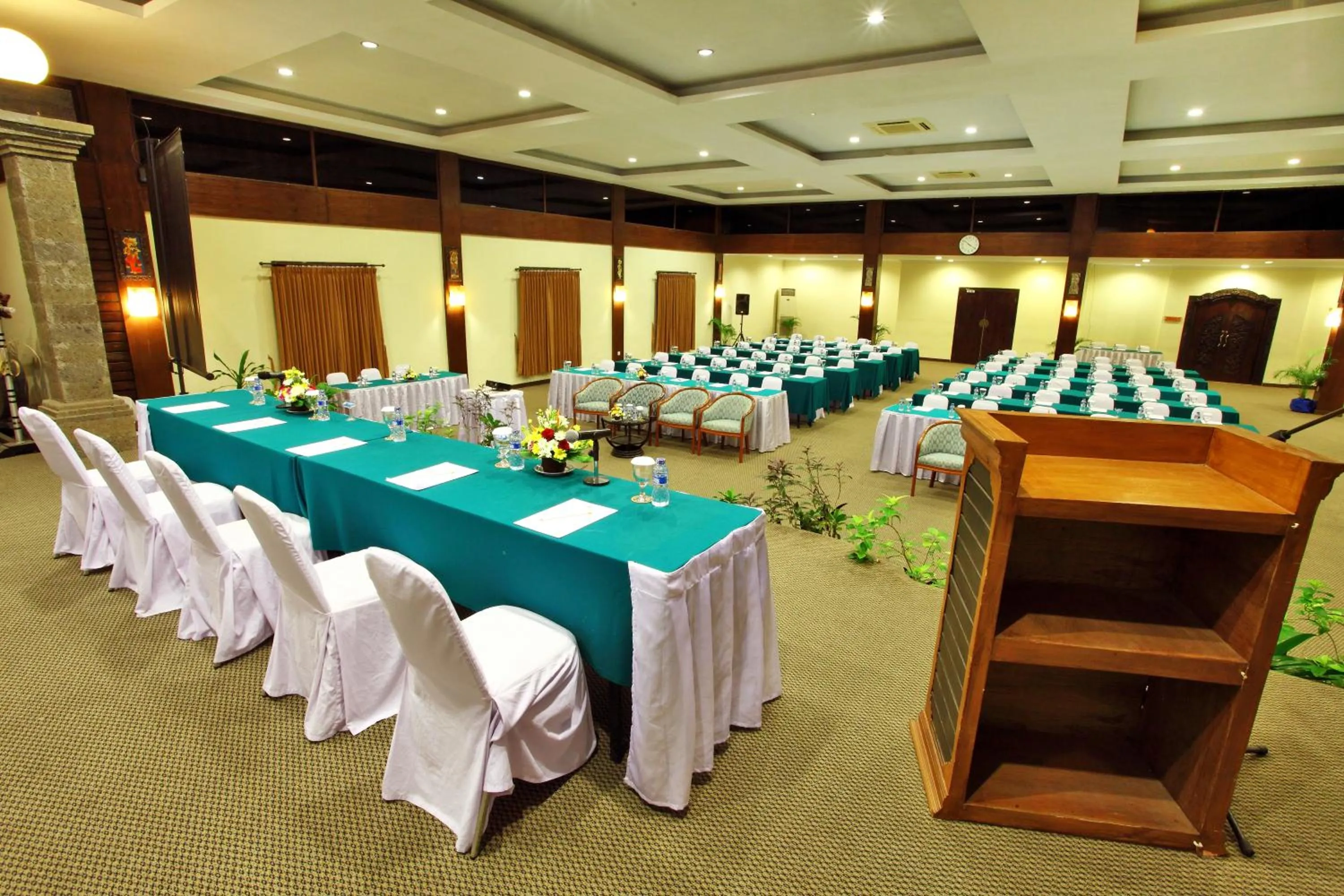 Business facilities in Puri Saron Hotel Seminyak