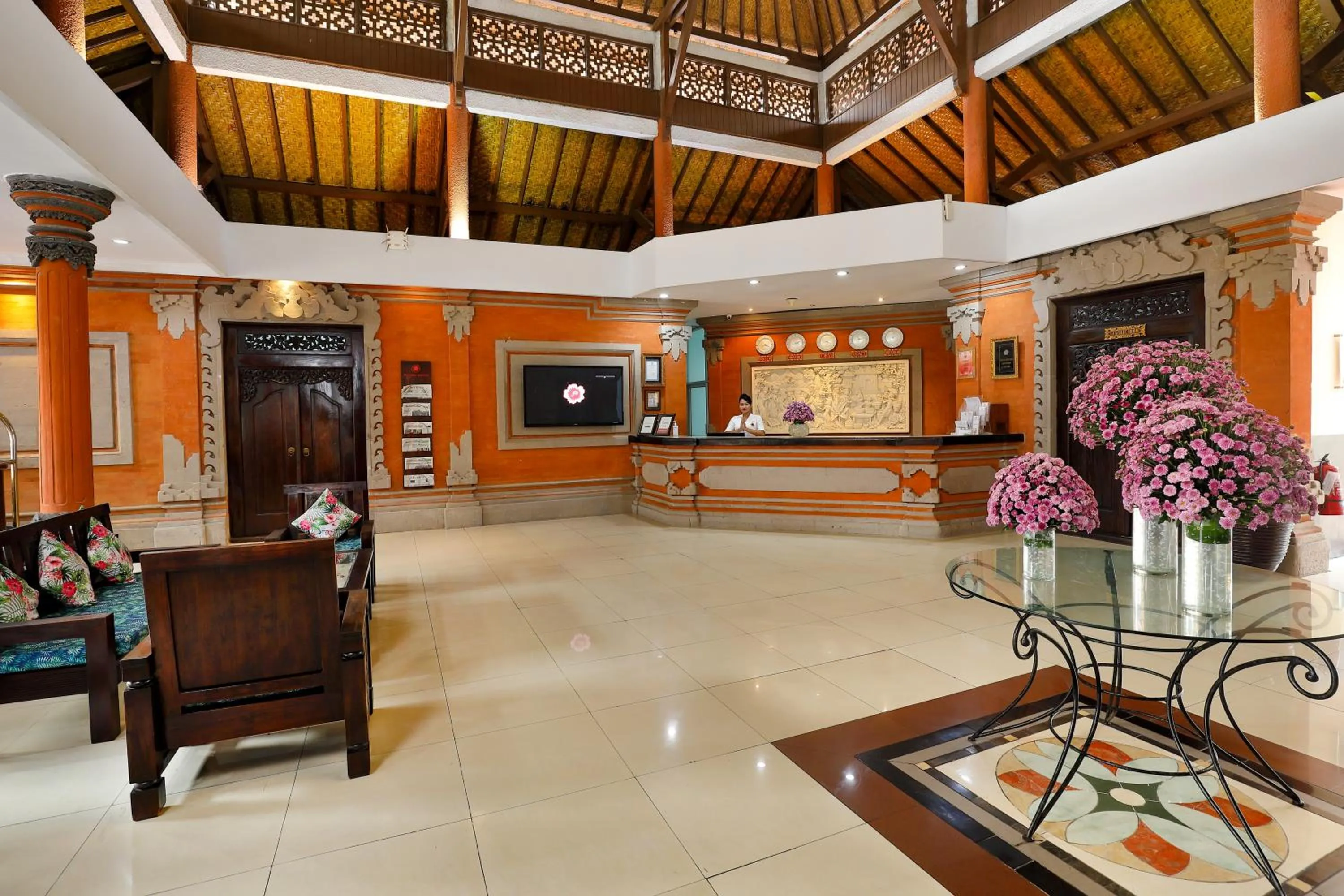 Lobby or reception in Puri Saron Hotel Seminyak