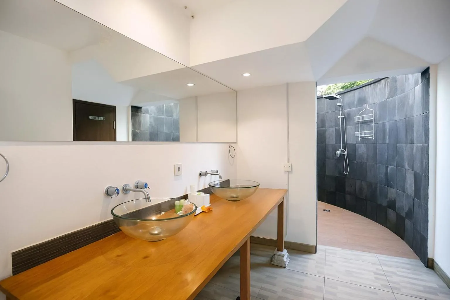 Bathroom in Puri Saron Hotel Madangan - Gianyar
