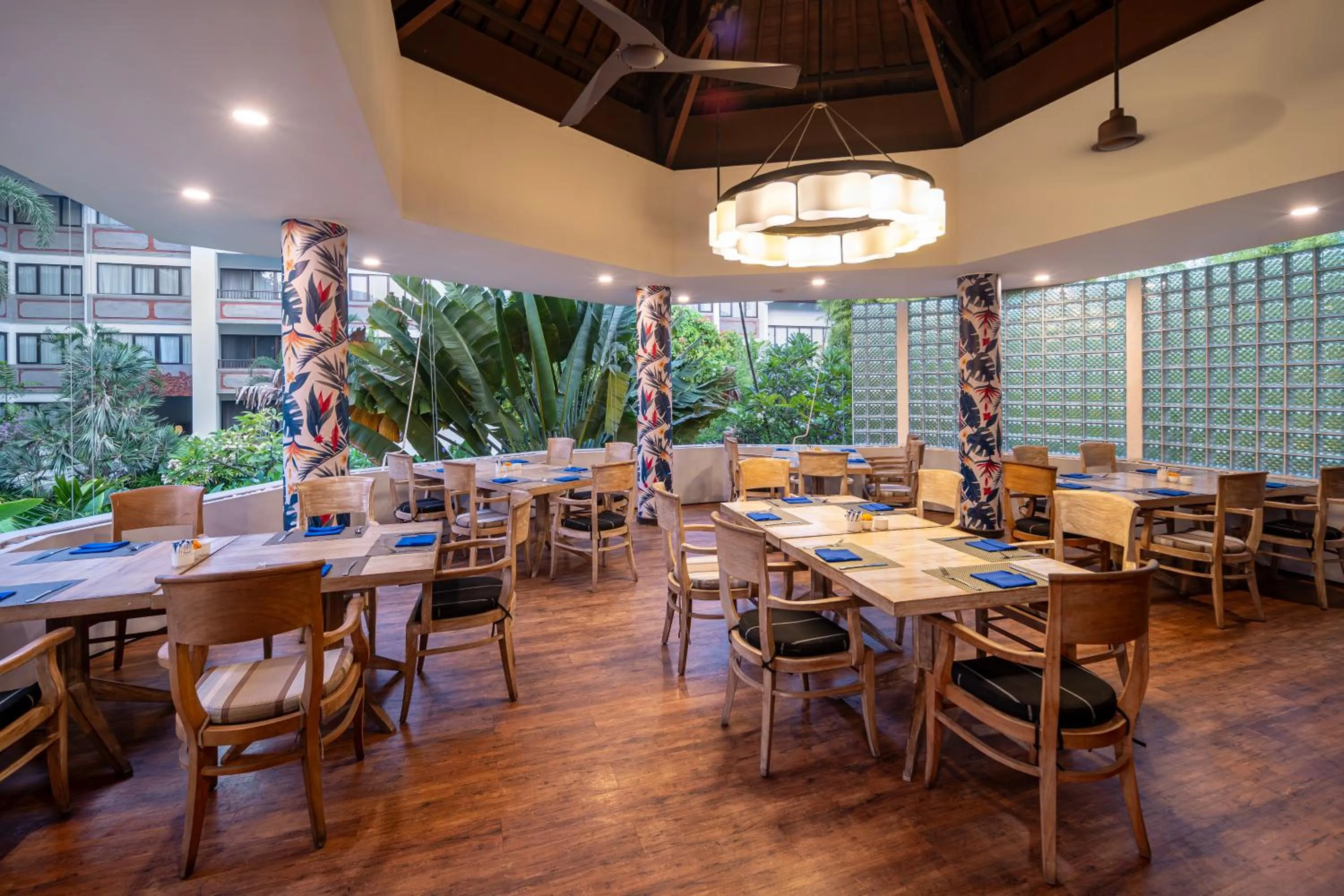 Restaurant/places to eat in Prime Plaza Suites Sanur – Bali