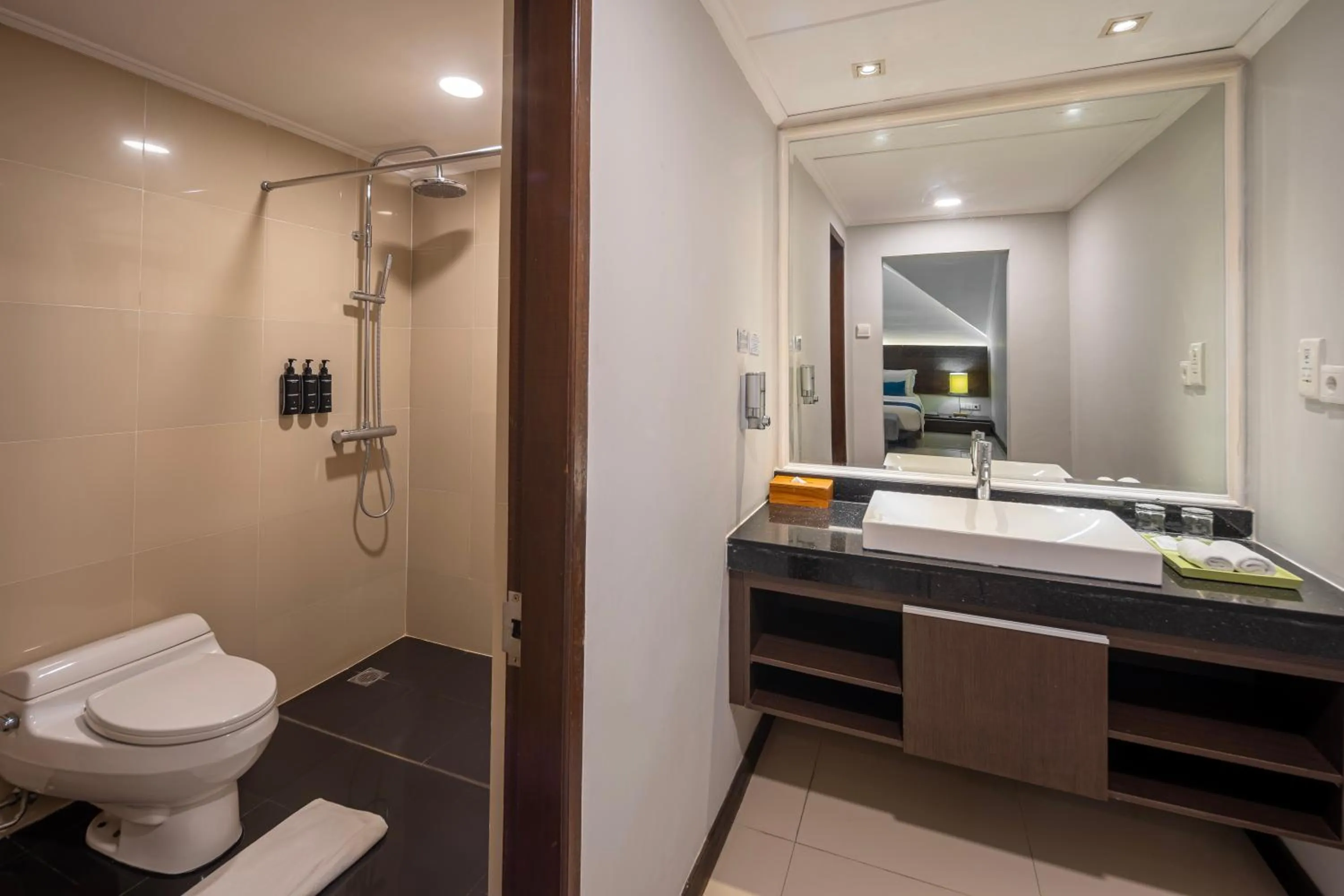 Bathroom in Prime Plaza Suites Sanur – Bali