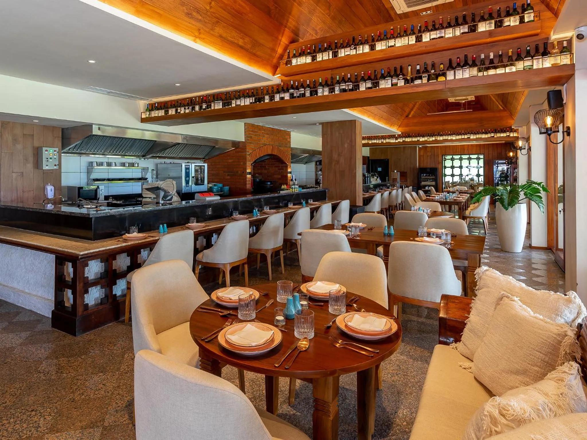 Restaurant/places to eat in Discovery Kartika Plaza Hotel