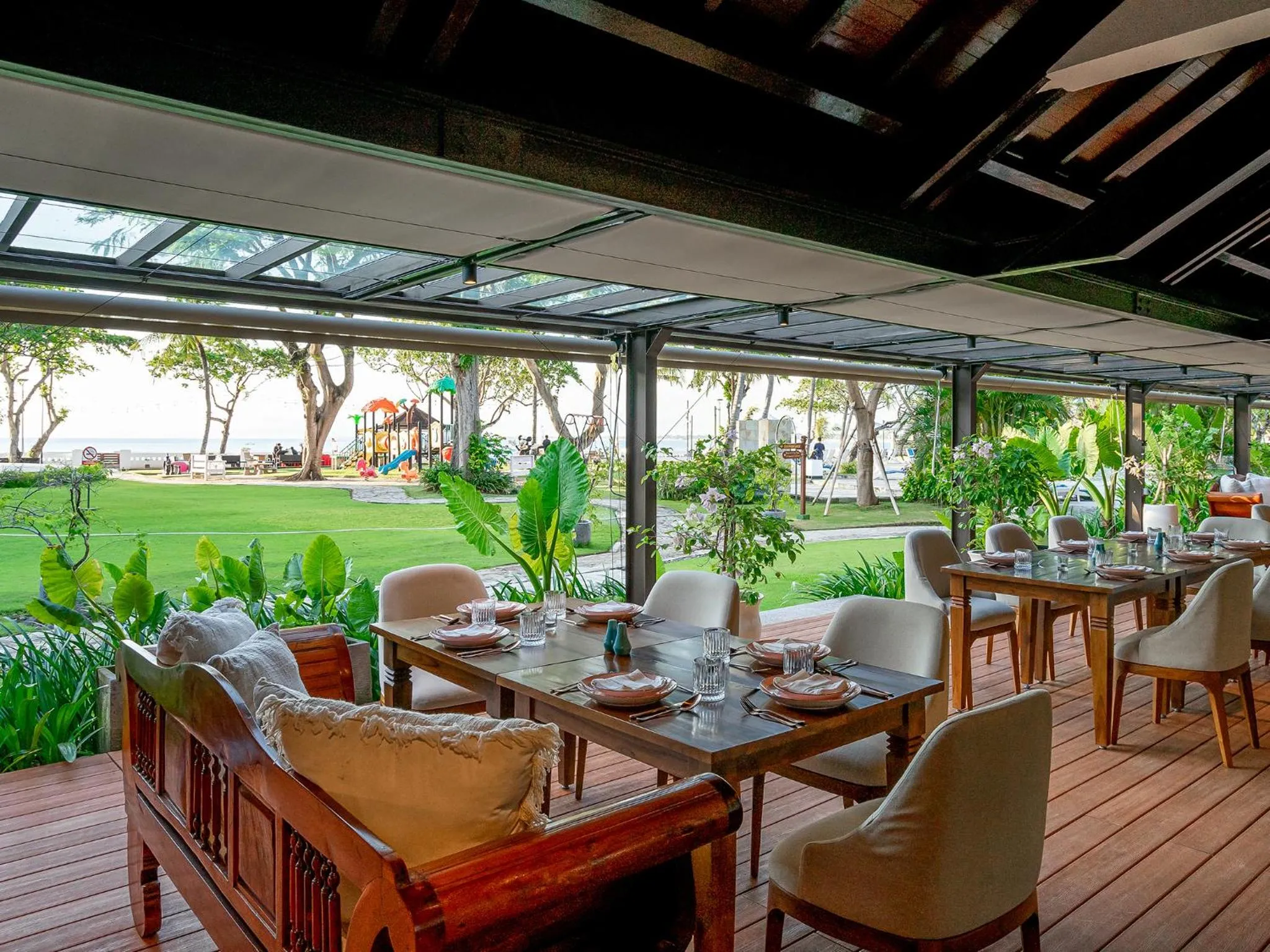 Restaurant/places to eat in Discovery Kartika Plaza Hotel