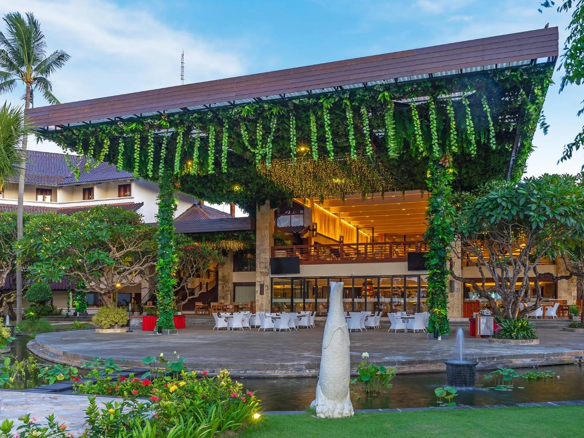 Restaurant/places to eat in Discovery Kartika Plaza Hotel