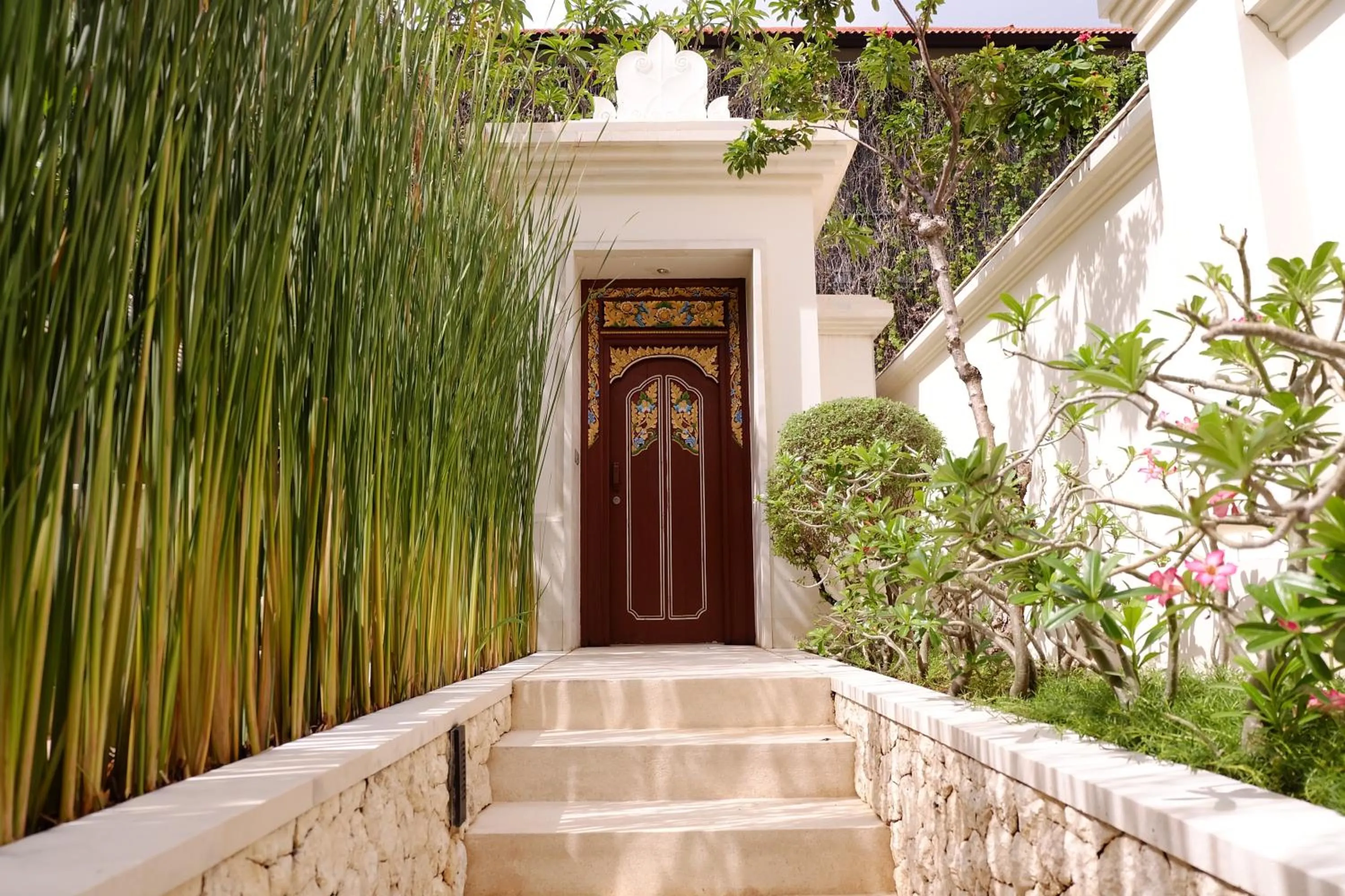 Facade/entrance in The Royal Santrian