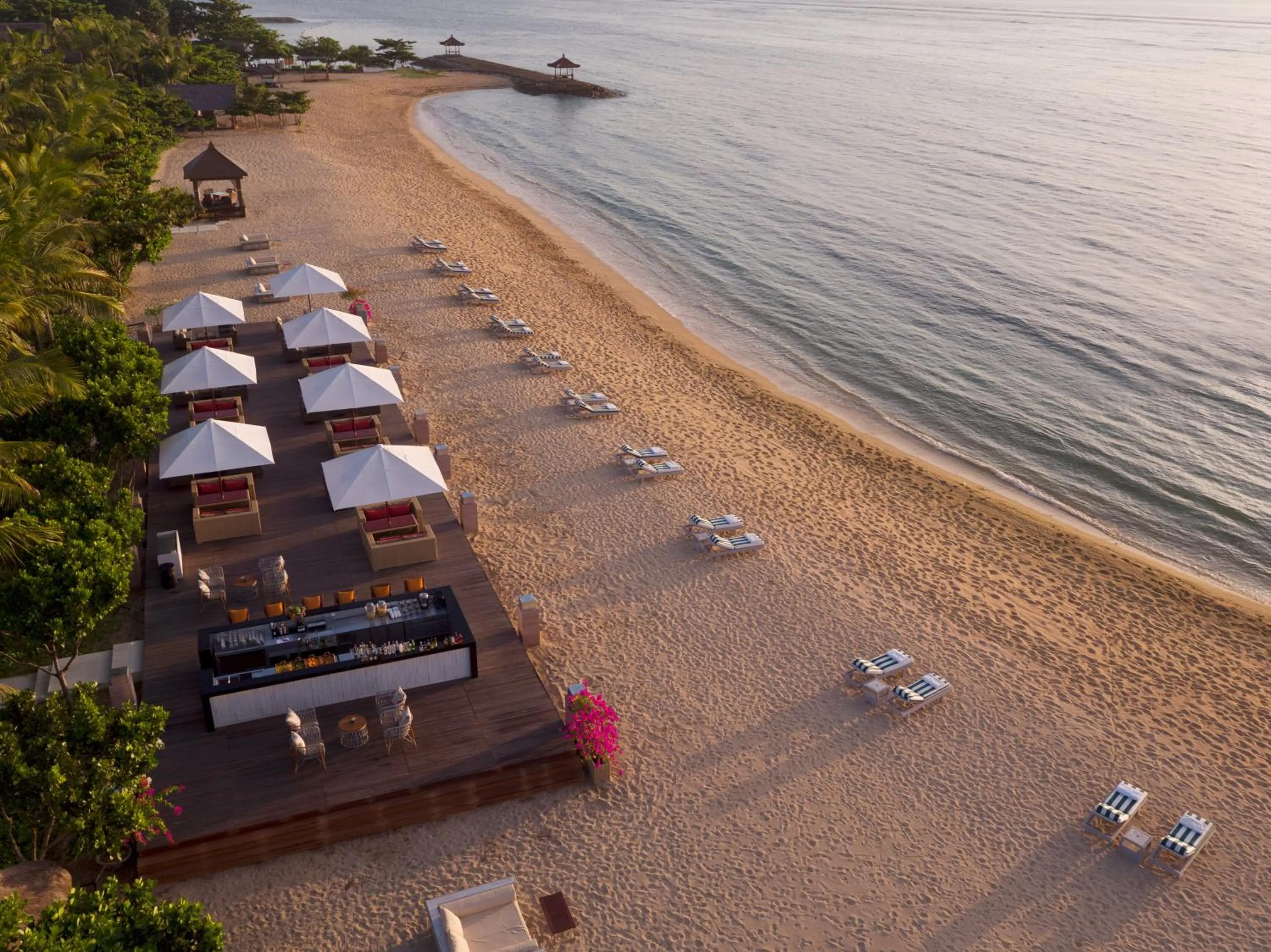 Restaurant/places to eat in The Royal Santrian