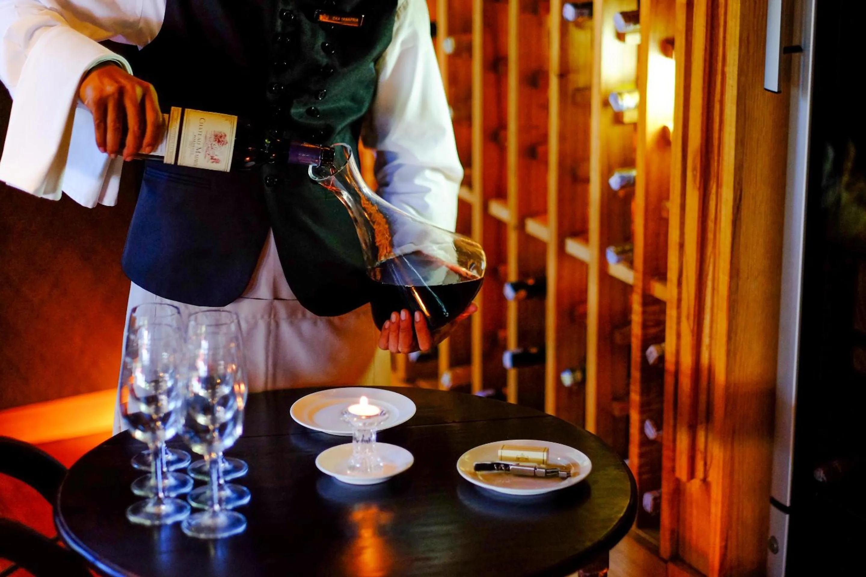 Restaurant/places to eat in The Royal Santrian