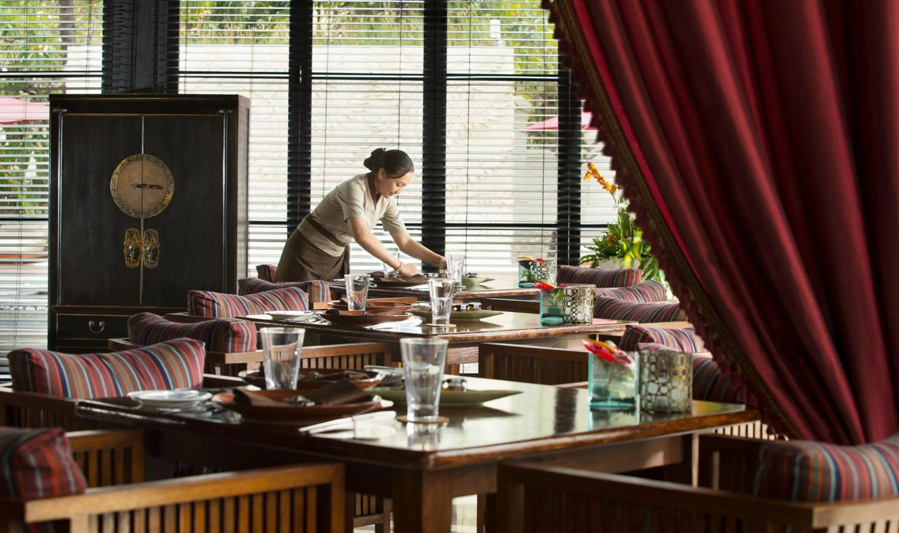 Restaurant/places to eat in The Royal Santrian