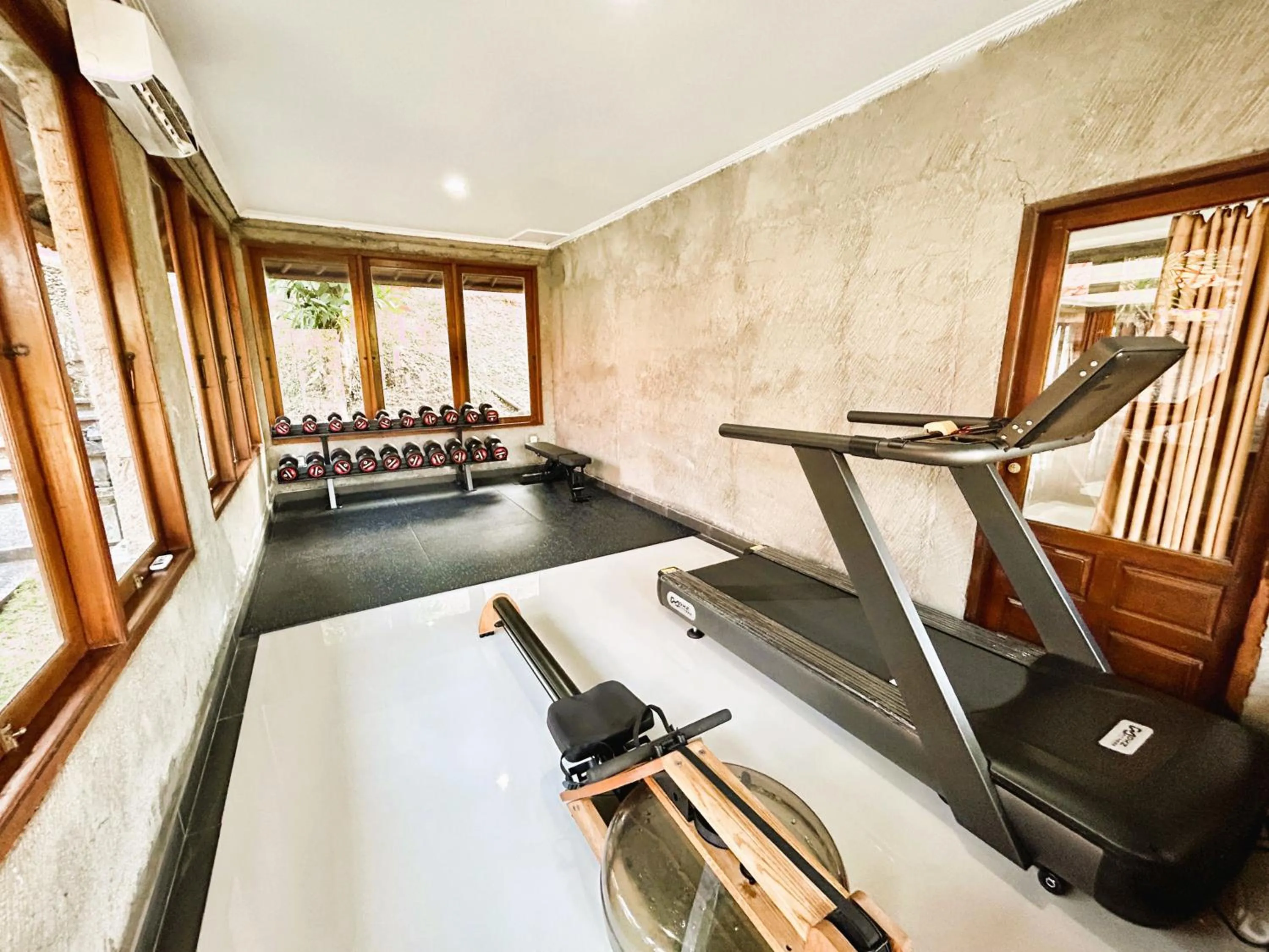 Fitness centre/facilities in Santi Mandala Villa & Spa