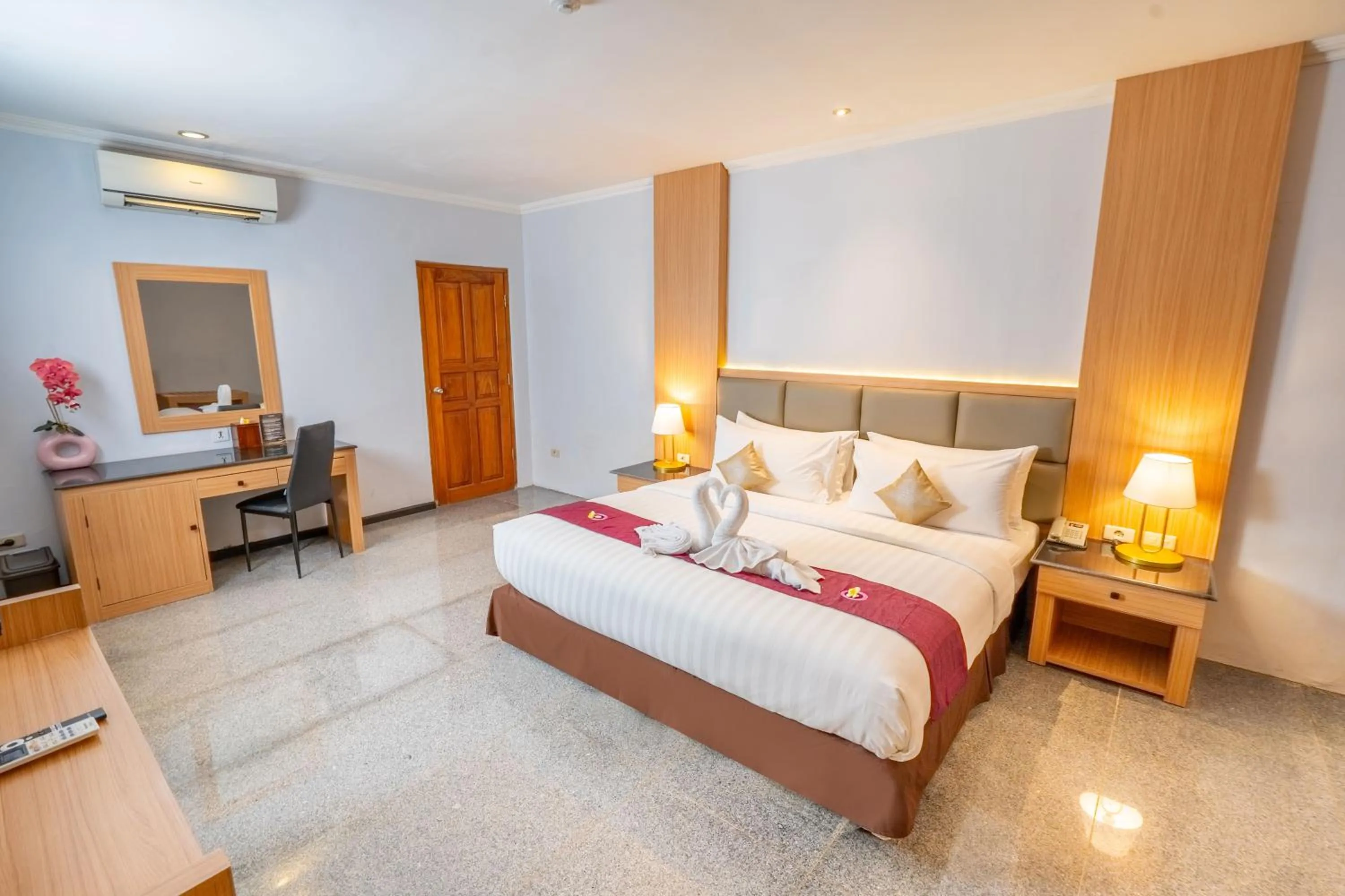 Bedroom, Bed in Famous Hotel Kuta Formerly Permata Kuta Hotel