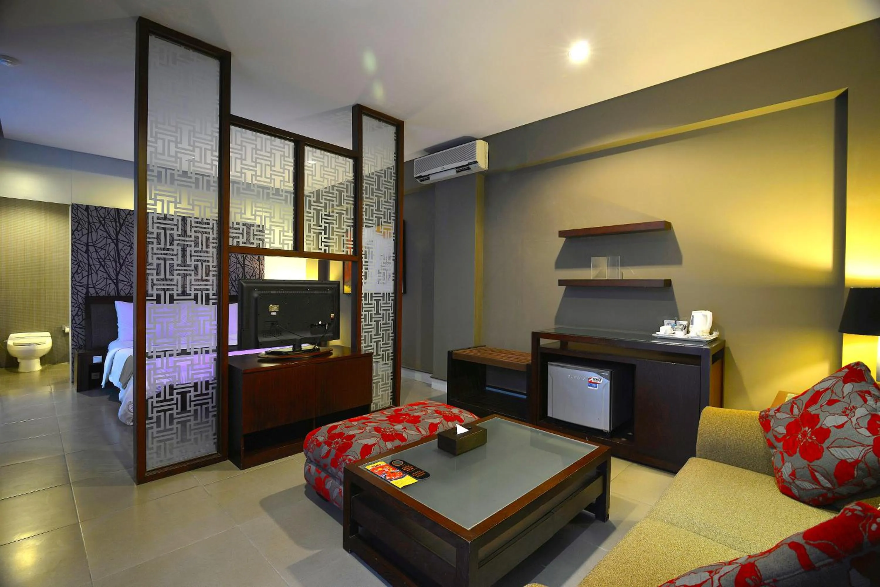 Bedroom, TV/Entertainment Center in 100 Sunset Boutique