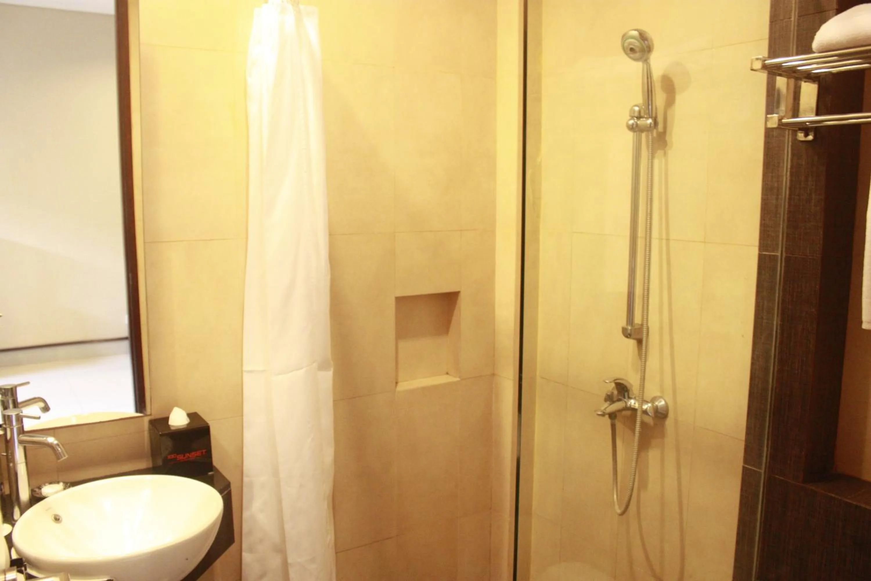 Shower, Bathroom in 100 Sunset Boutique