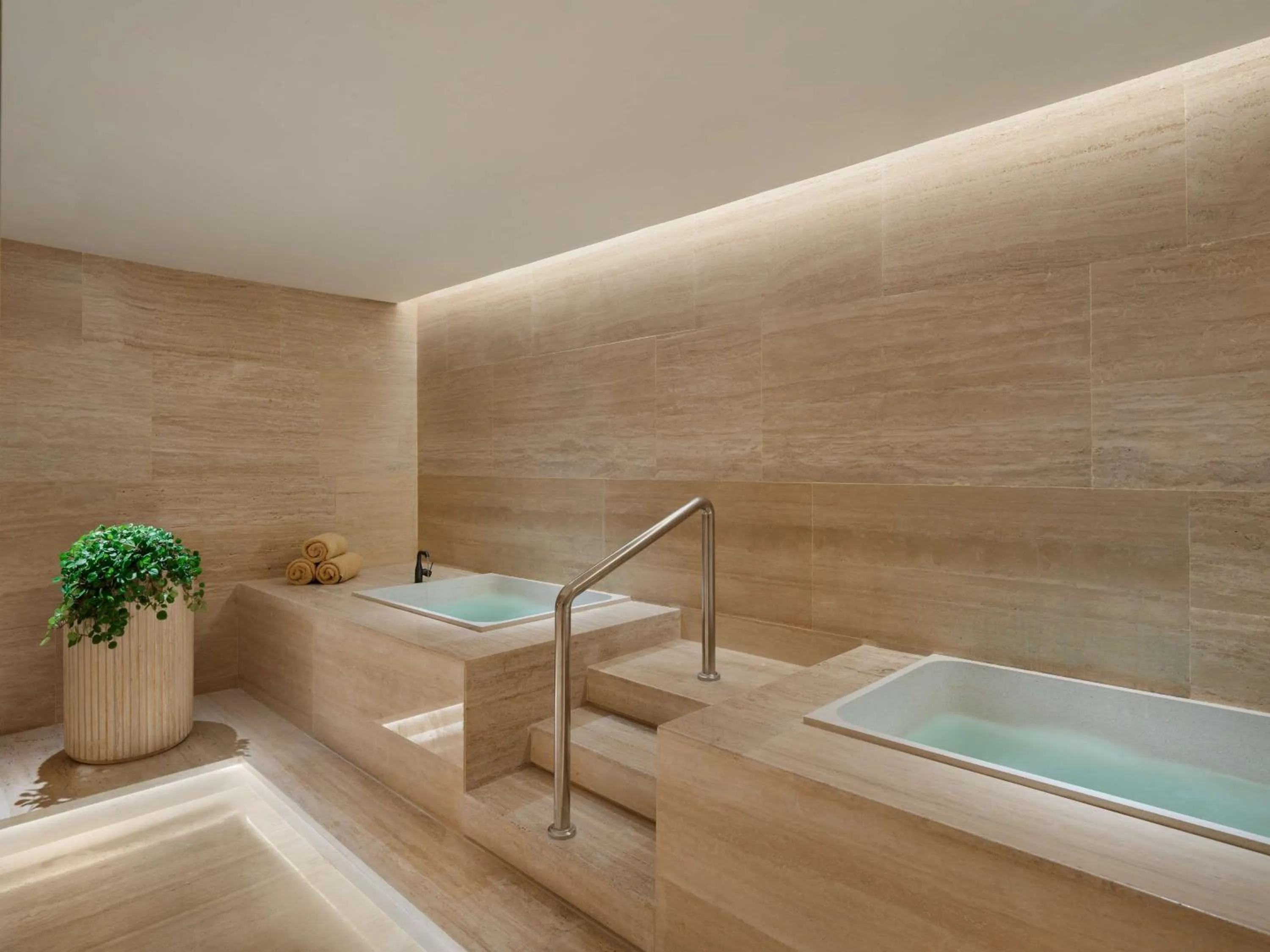 Hot Tub in Umana Bali, LXR Hotels & Resorts