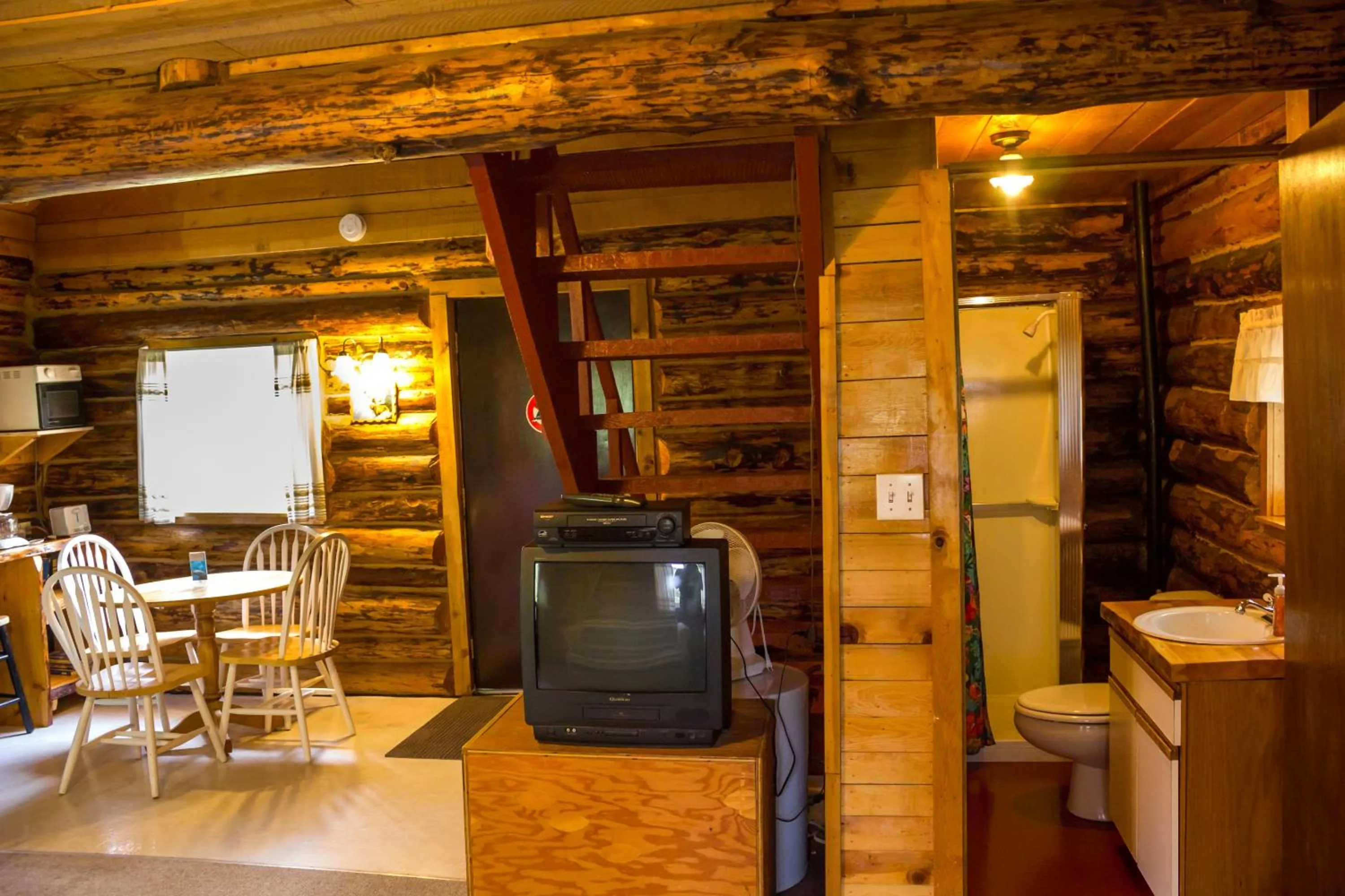 Shower in Midnight Sun Log Cabins