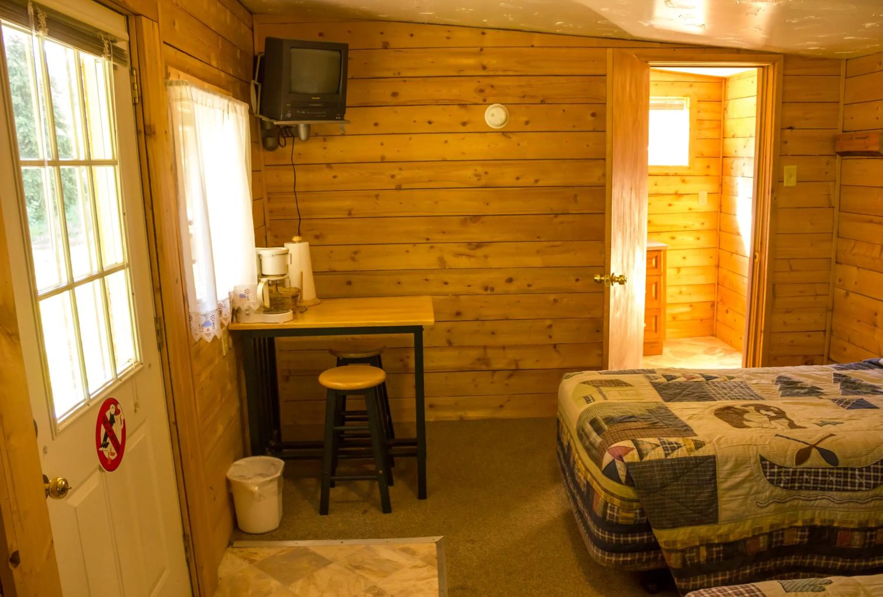 Bed in Midnight Sun Log Cabins