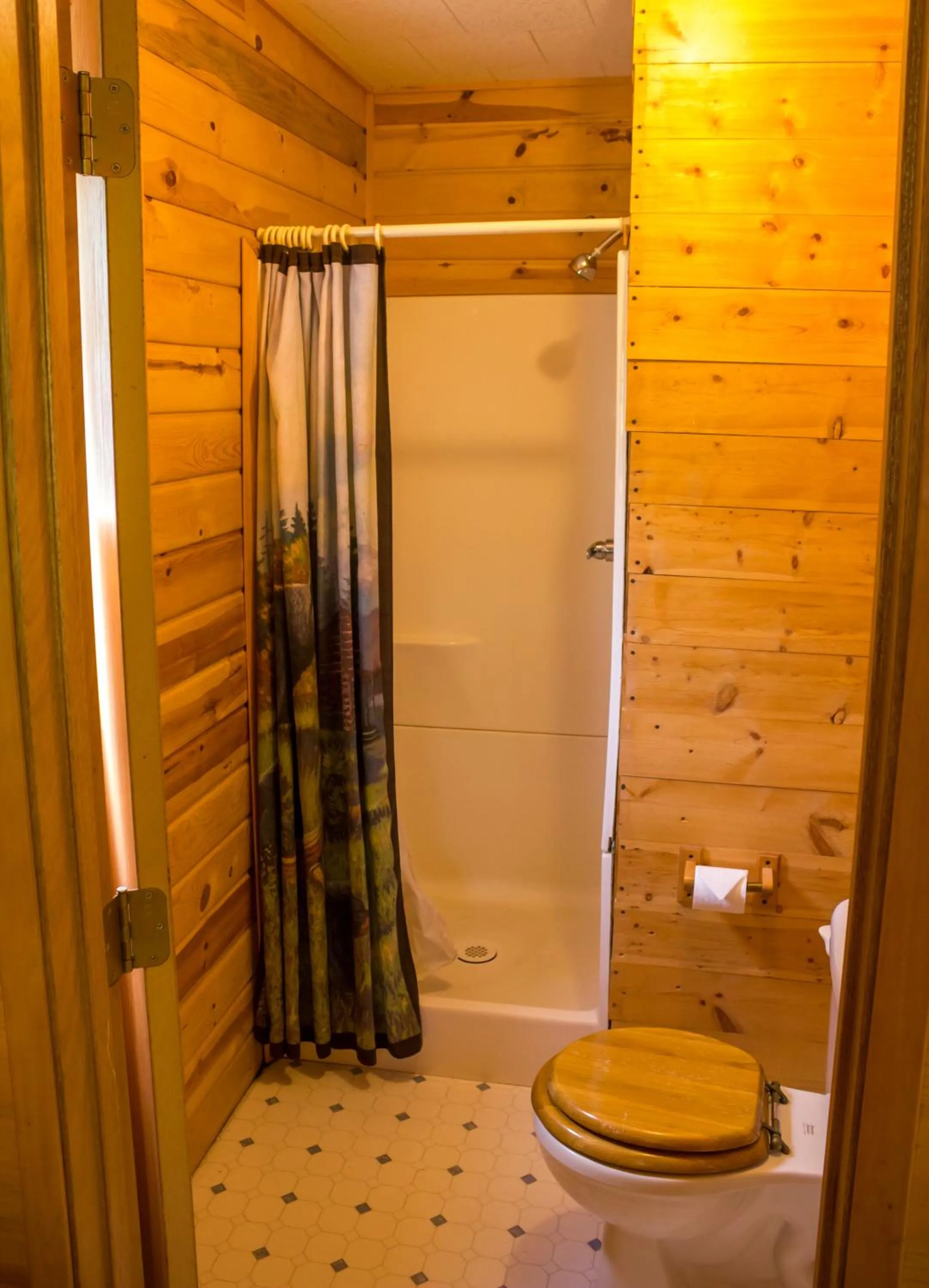 Shower in Midnight Sun Log Cabins