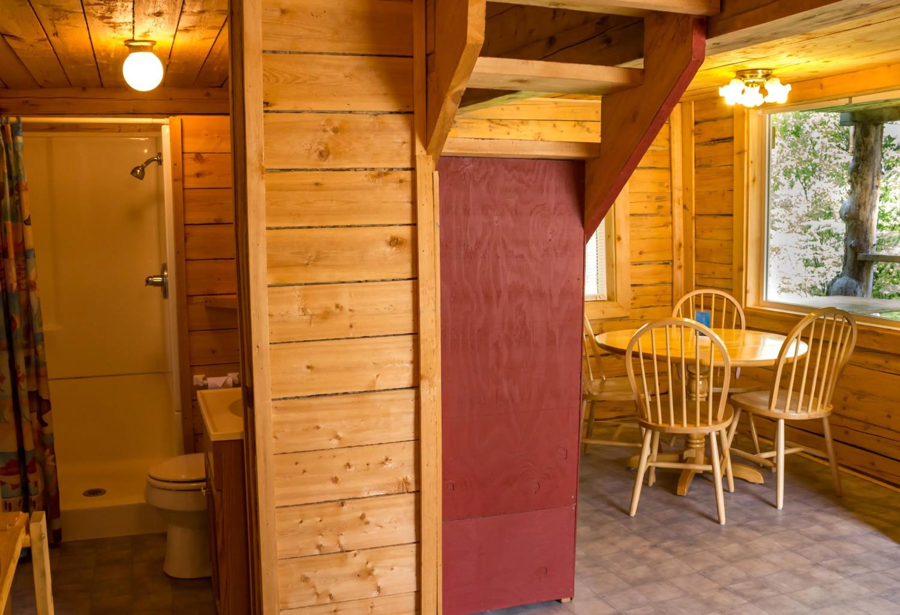 Toilet in Midnight Sun Log Cabins