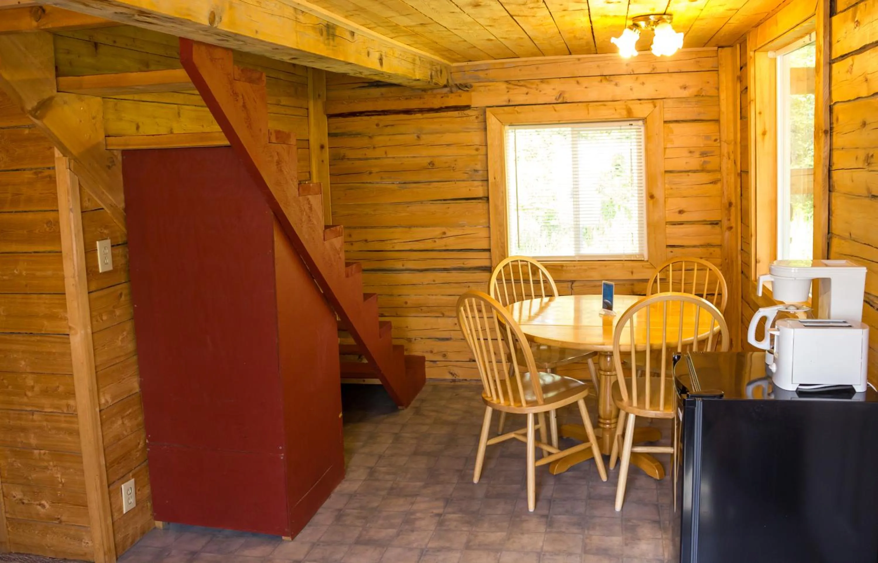 Dining area in Midnight Sun Log Cabins