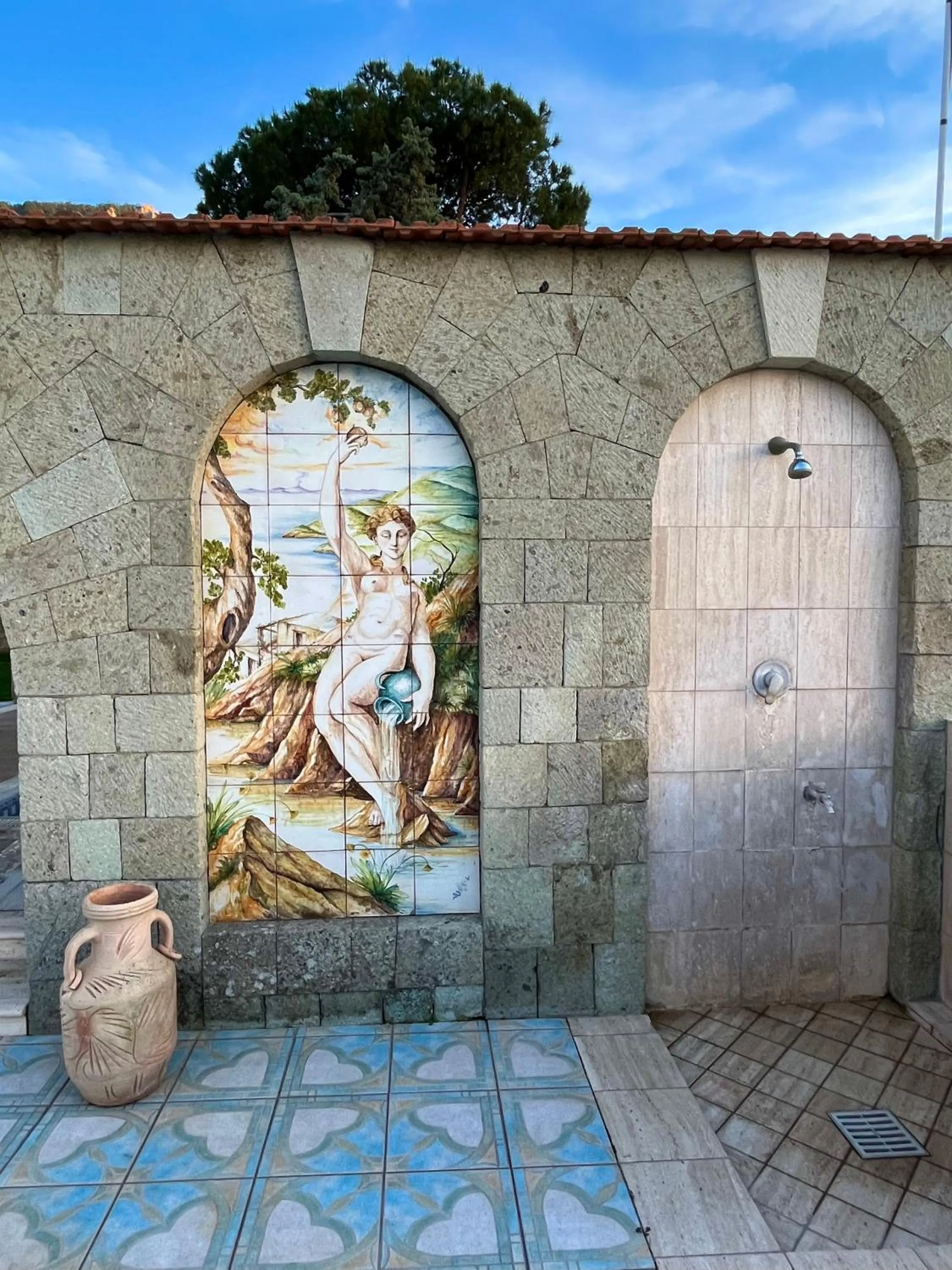 Hot Spring Bath in Resort Villa Flavio