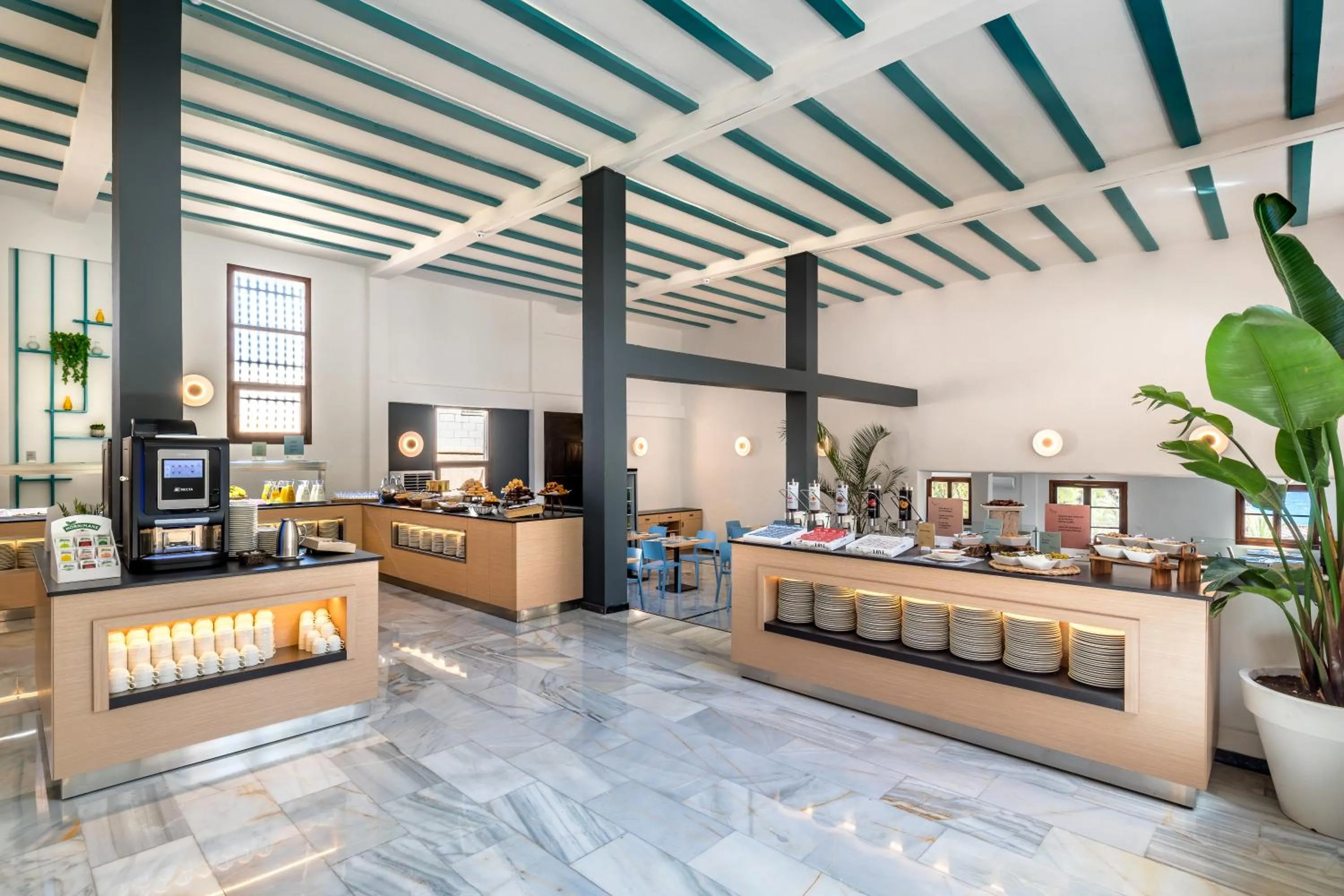 Restaurant/places to eat in Occidental Pueblo Acantilado