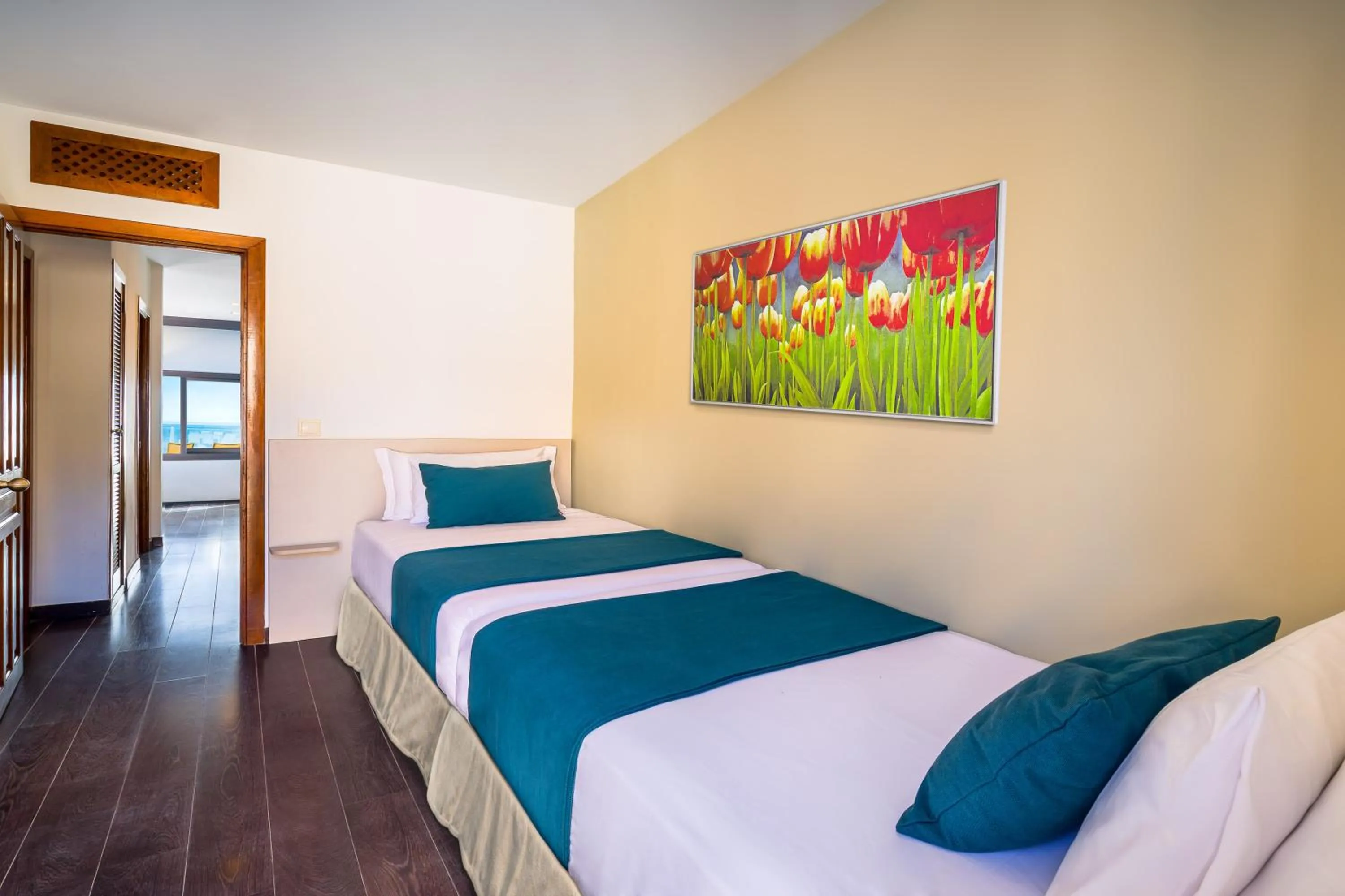 Photo of the whole room, Bed in Occidental Pueblo Acantilado