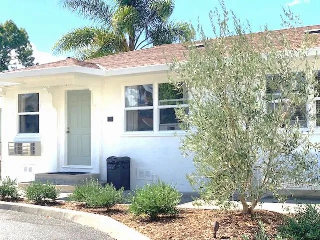 Carlin's Cottage Court