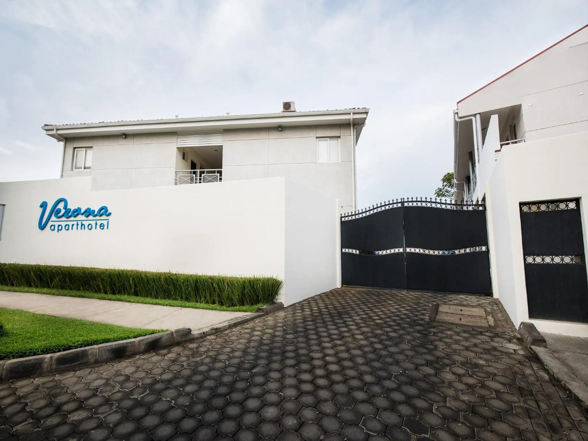 Facade/entrance in Verona ApartHotel