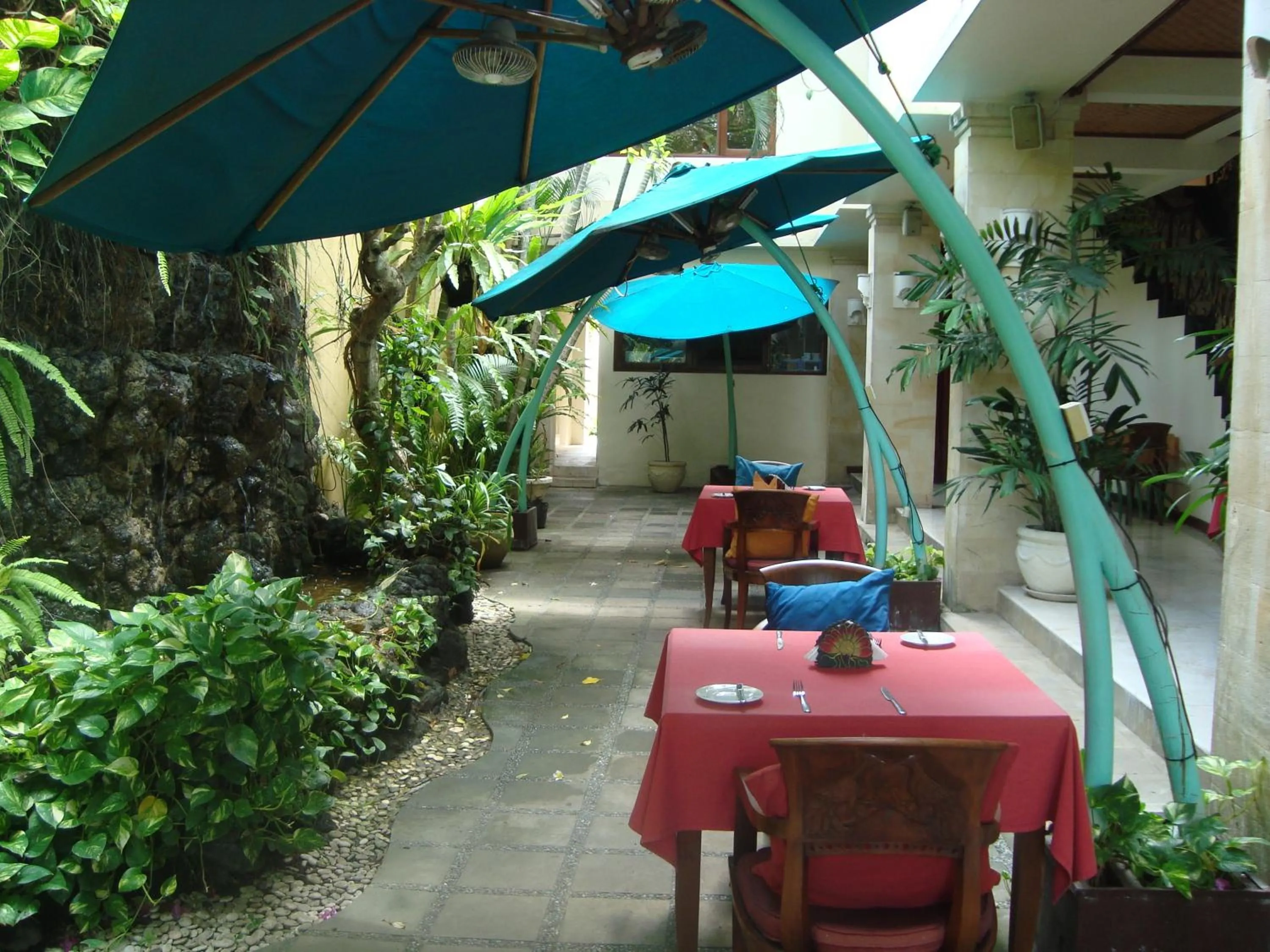 Restaurant/places to eat in Bali Emerald Villas