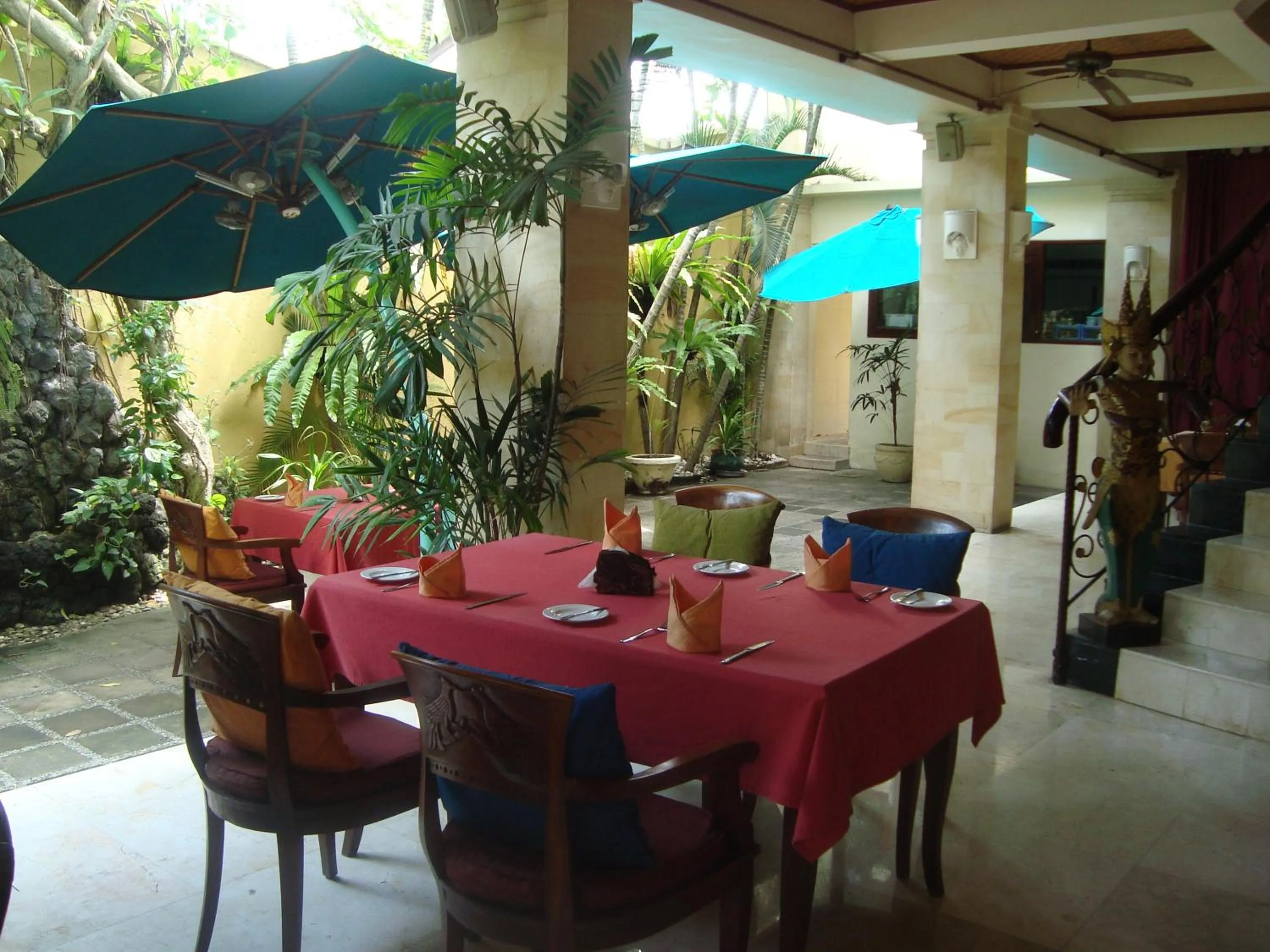 Restaurant/places to eat in Bali Emerald Villas