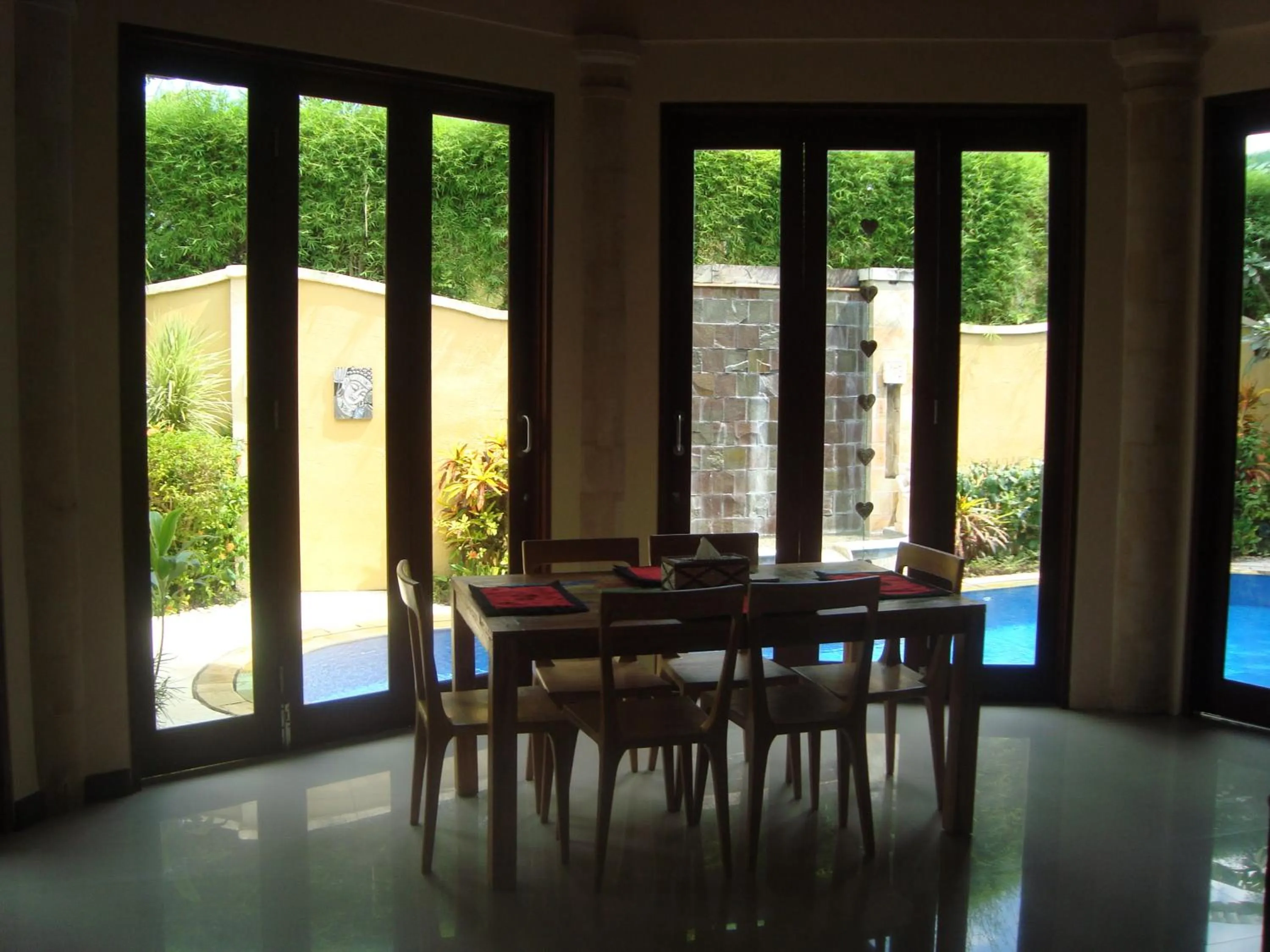 Restaurant/places to eat in Bali Emerald Villas