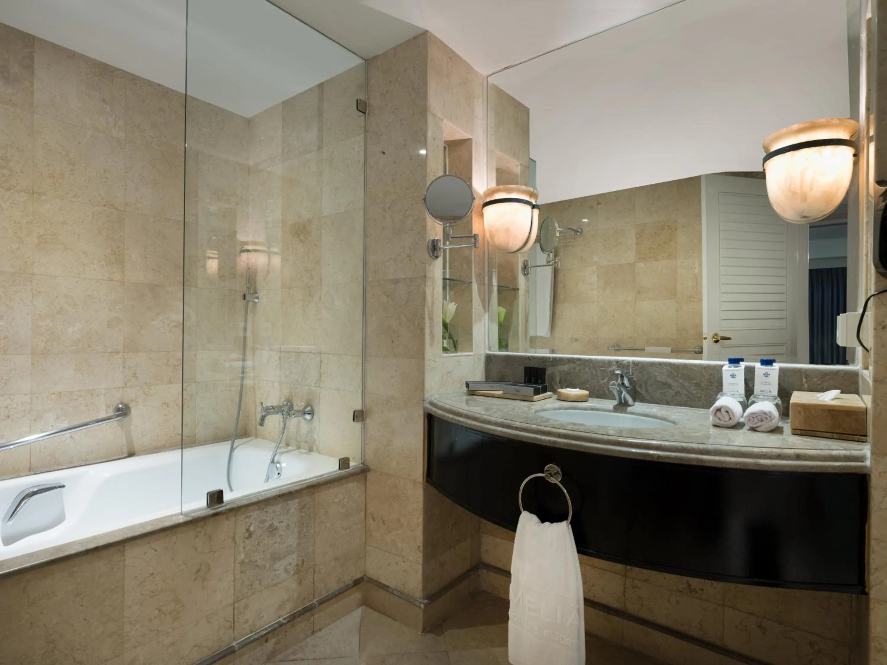 Toilet in Melia Purosani Yogyakarta