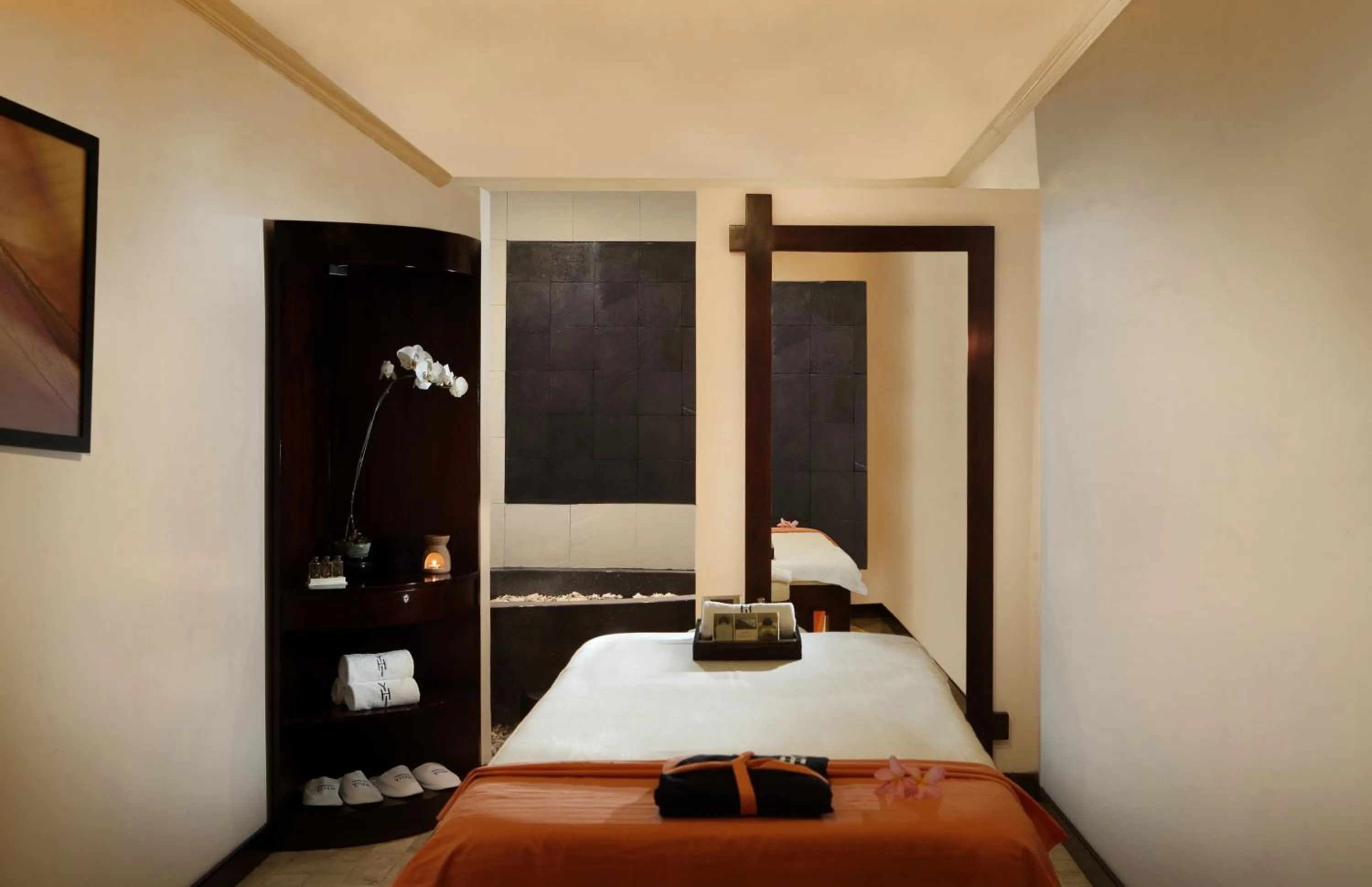 Spa and wellness centre/facilities, Bed in Melia Purosani Yogyakarta