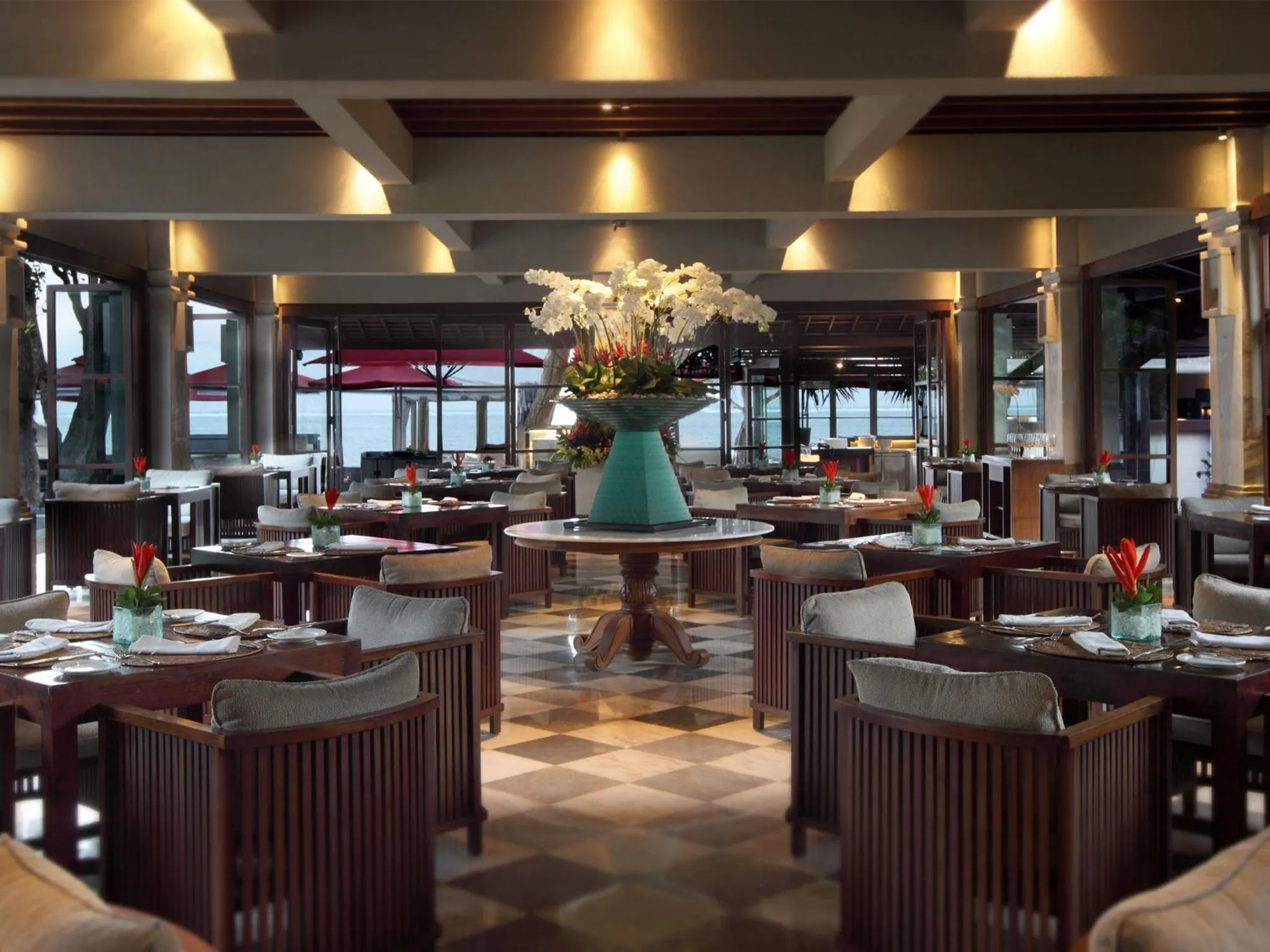 Restaurant/places to eat in Puri Santrian Beach Resort And Spa