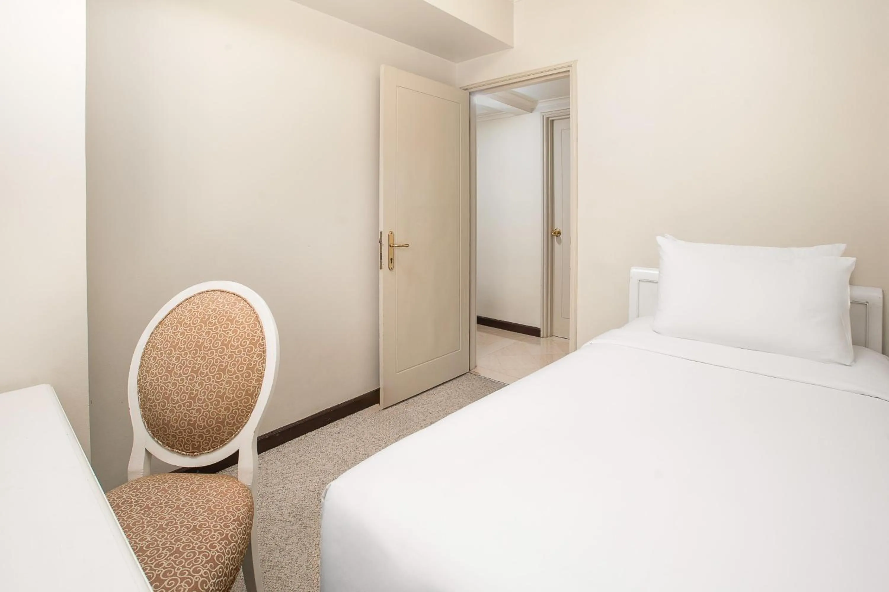 Bed in Aryaduta Suite Semanggi