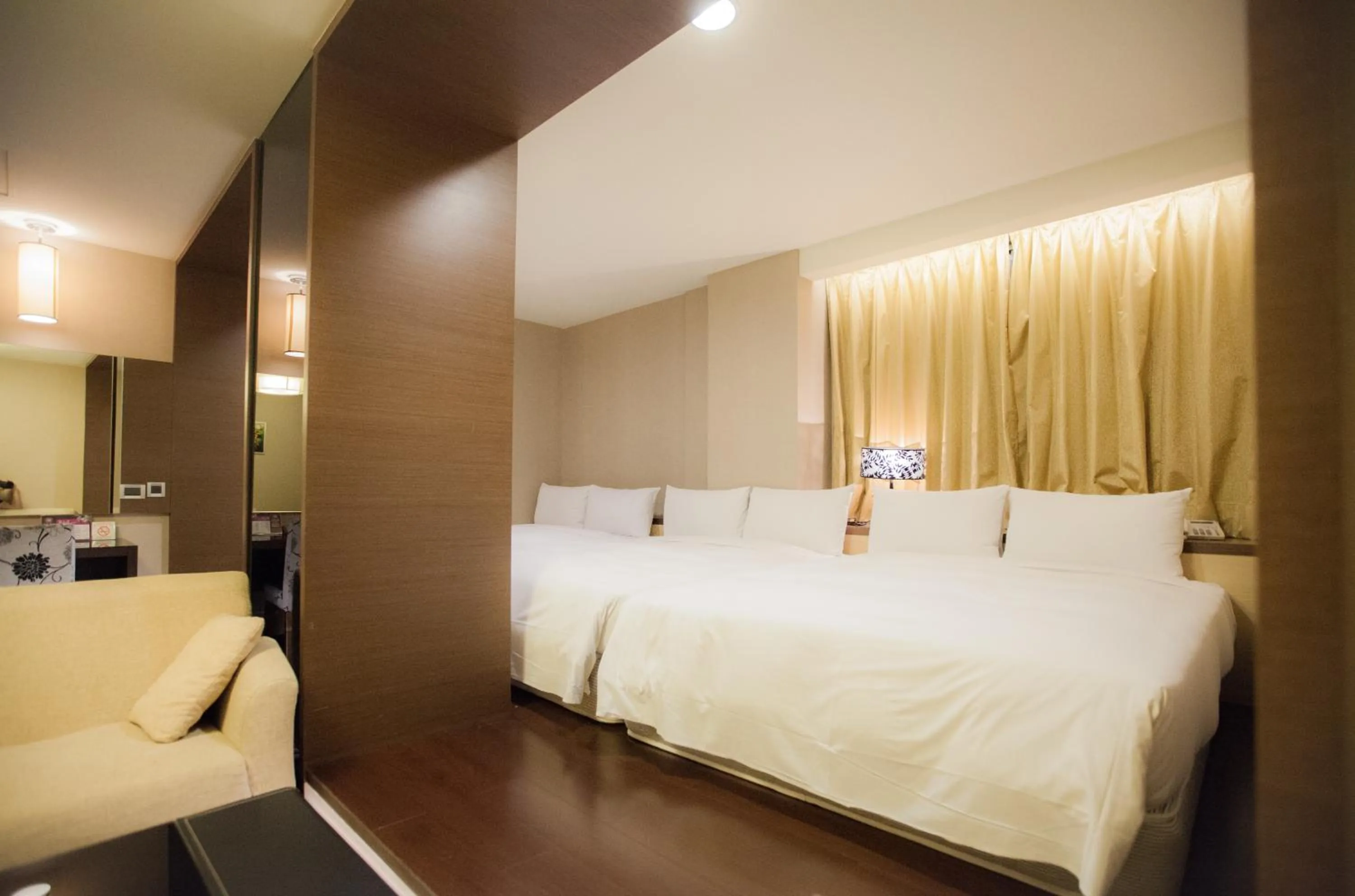 Photo of the whole room, Bed in Kaishen Sinsu Hotel