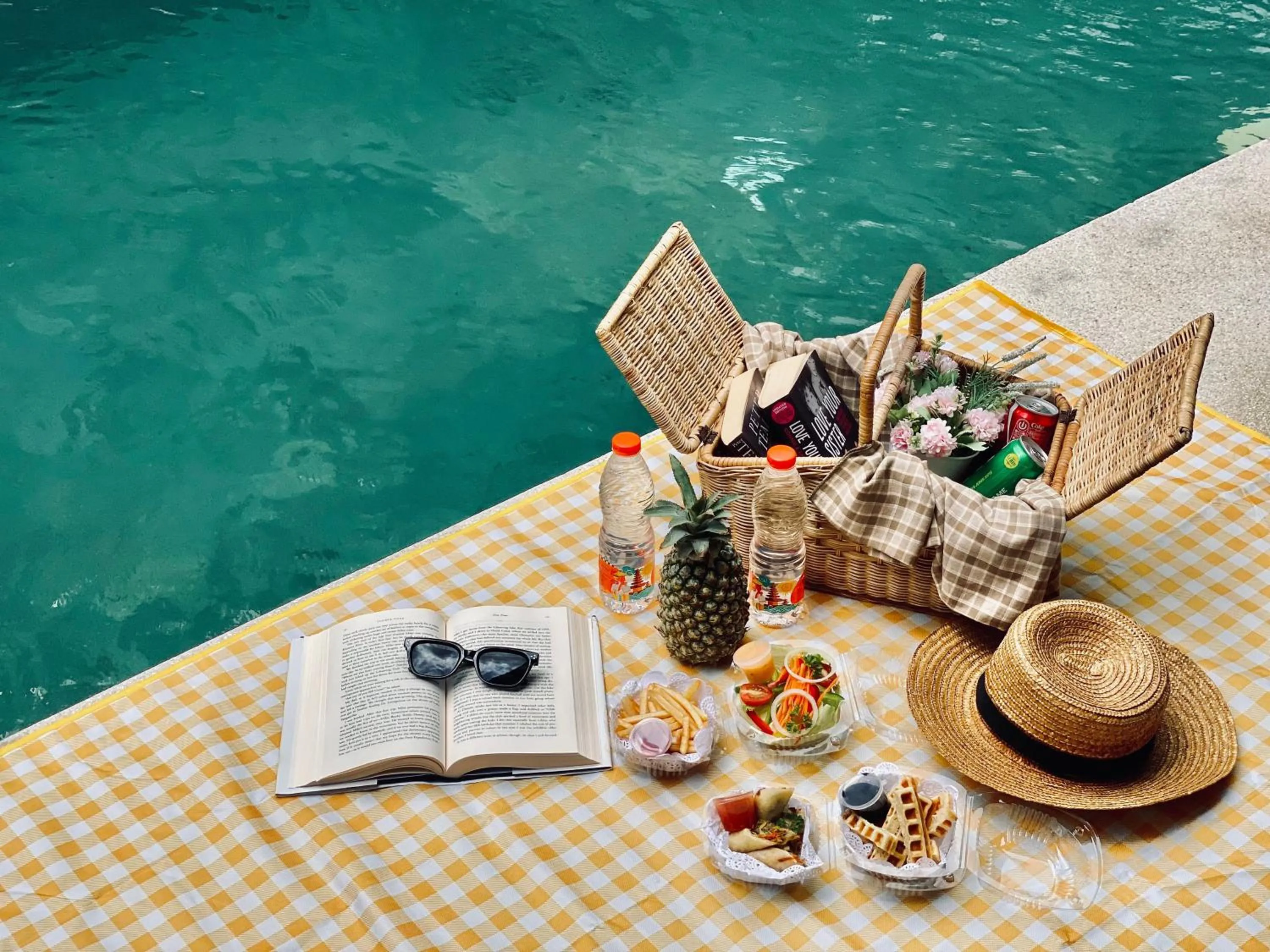 Food and drinks in Aria Exclusive Villas & SPA