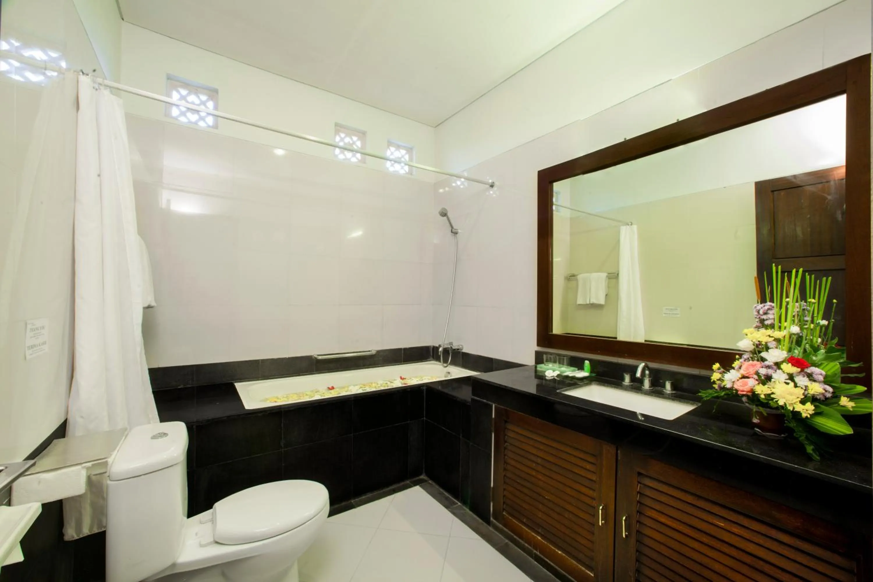 Bathroom in The Radiant Hotel